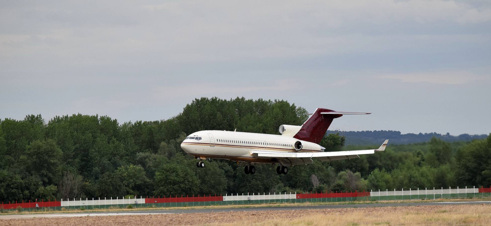 El Boeing-727, a punto de llegar a Agoncillo