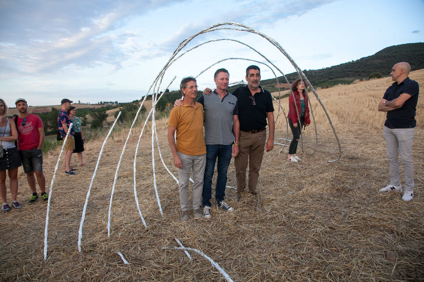 Cuatro artistas exploran con el terreno y dejan su huella en una invitación a la reflexión sobre la intervención humana en el planeta.