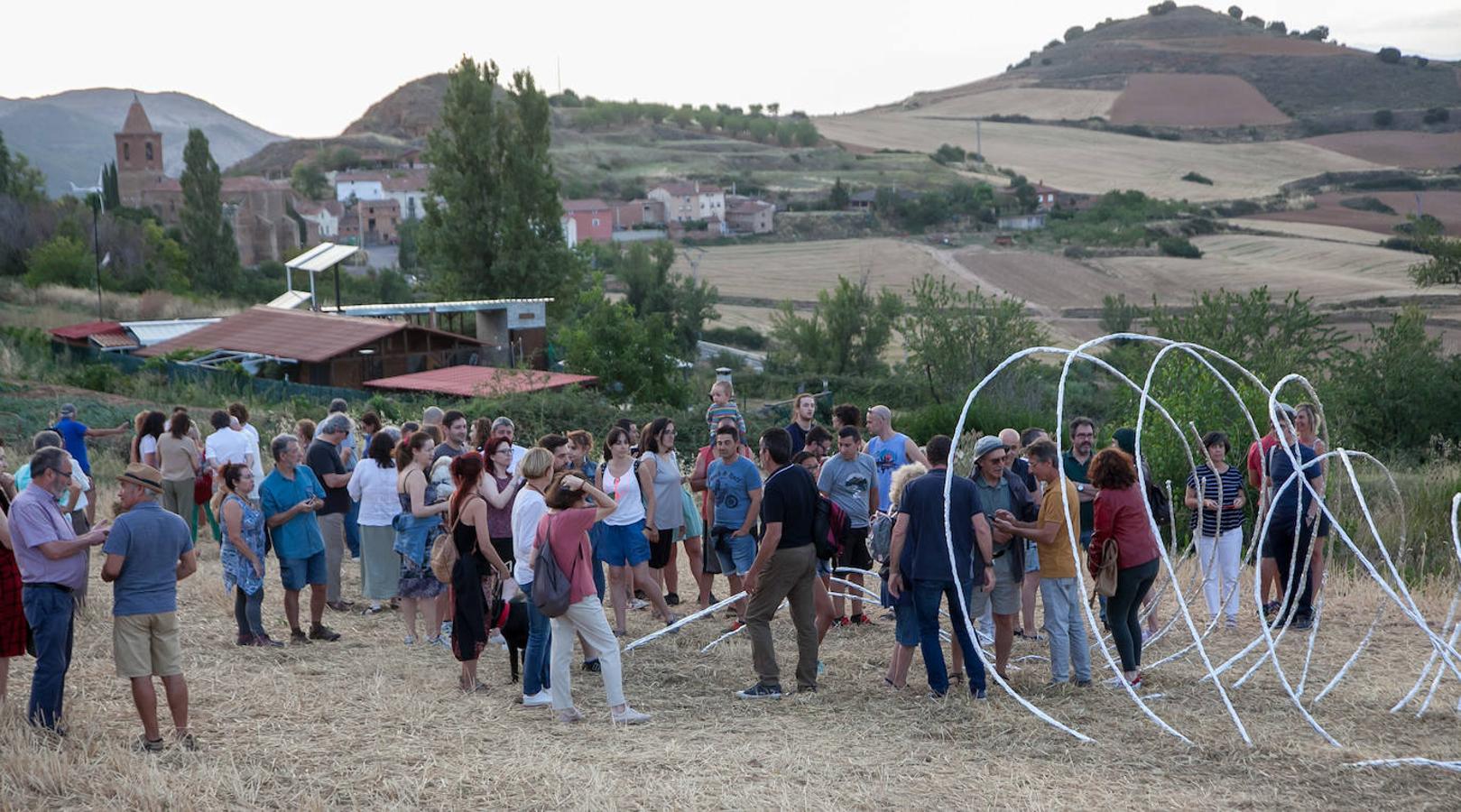 Cuatro artistas exploran con el terreno y dejan su huella en una invitación a la reflexión sobre la intervención humana en el planeta.