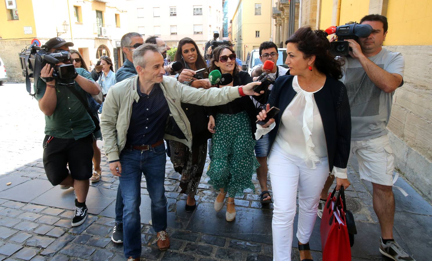 Fotos: PSOE y Unidas Podemos retoman las negociaciones