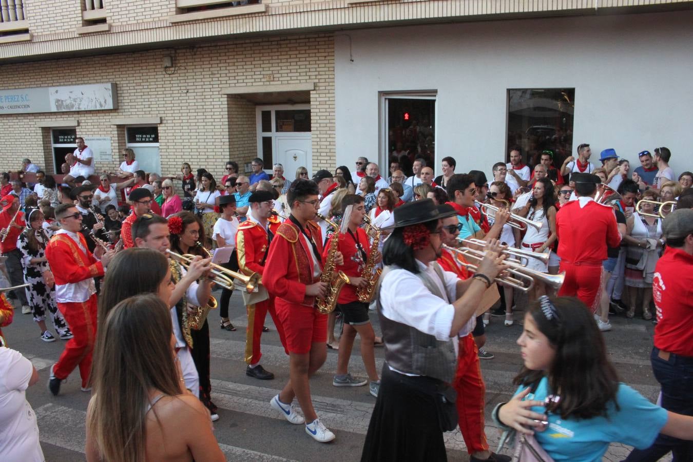 Fotos: Así ha sido el desfile de carrozas de Alfaro