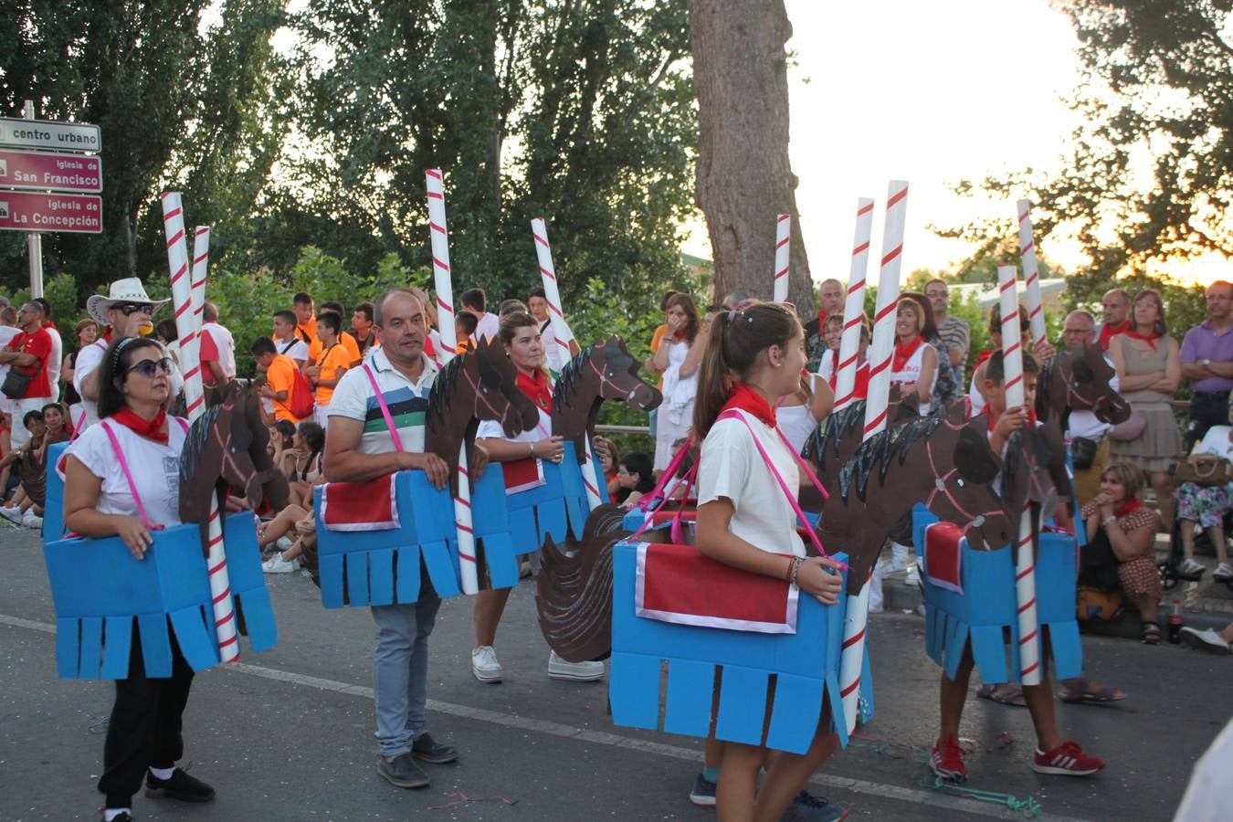 Fotos: Así ha sido el desfile de carrozas de Alfaro