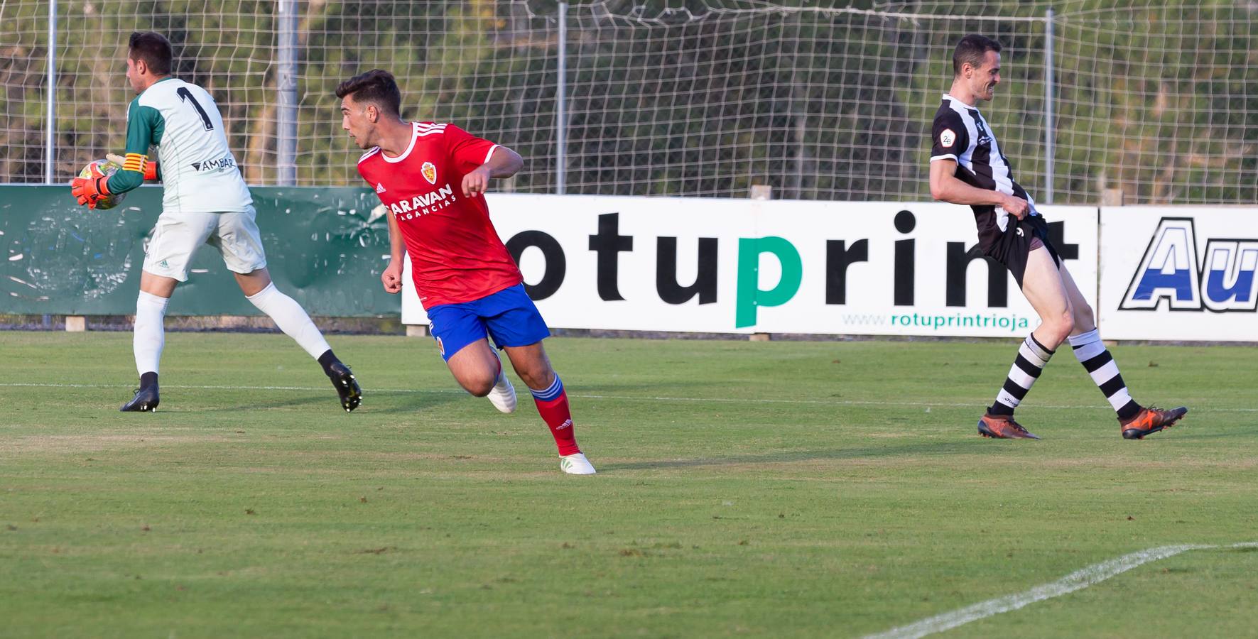 Fotos: El Haro ha perdido ante el Deportivo Aragón