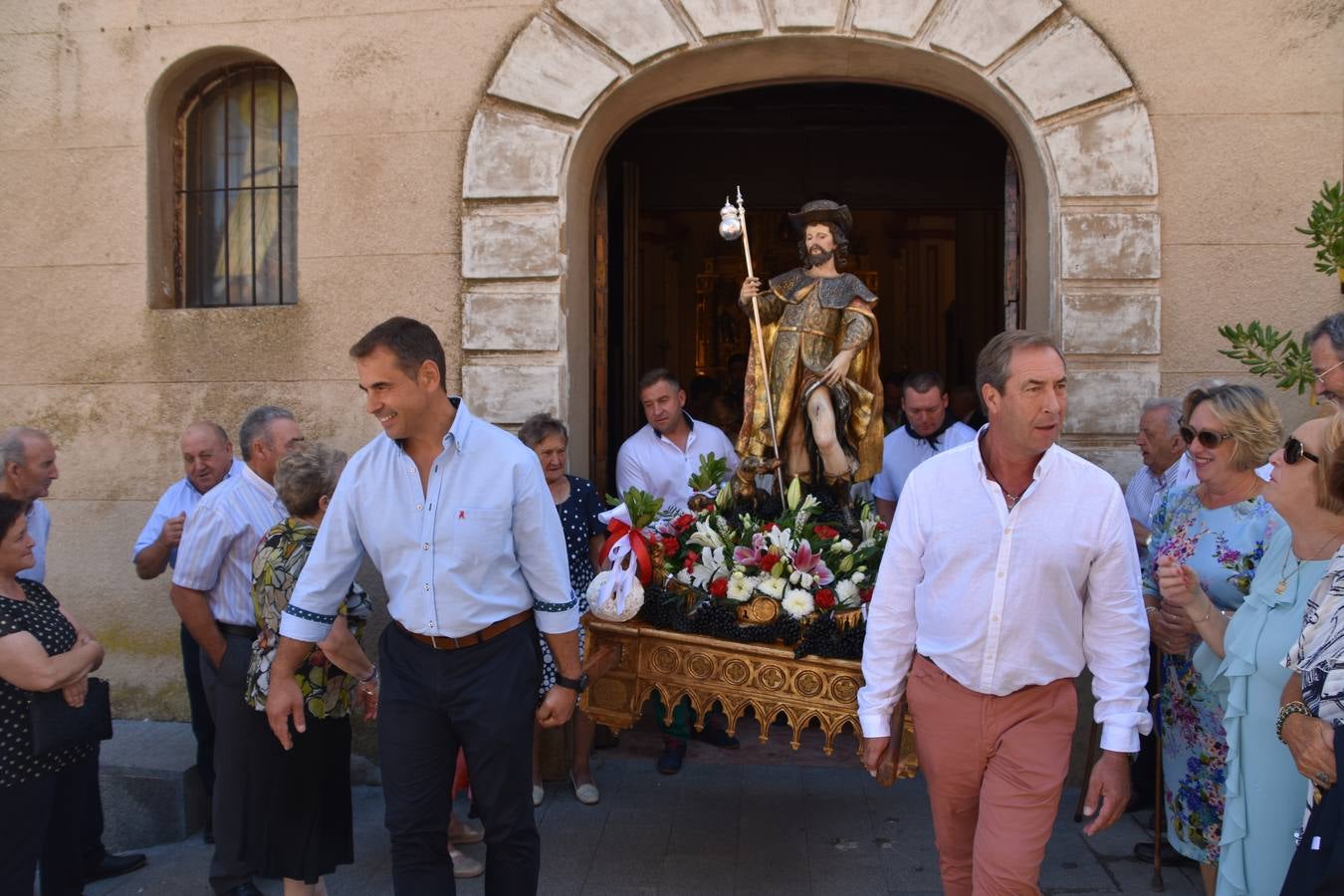 Fotos: Procesión en el día grande de las fiestas de San Roque en Tudelilla