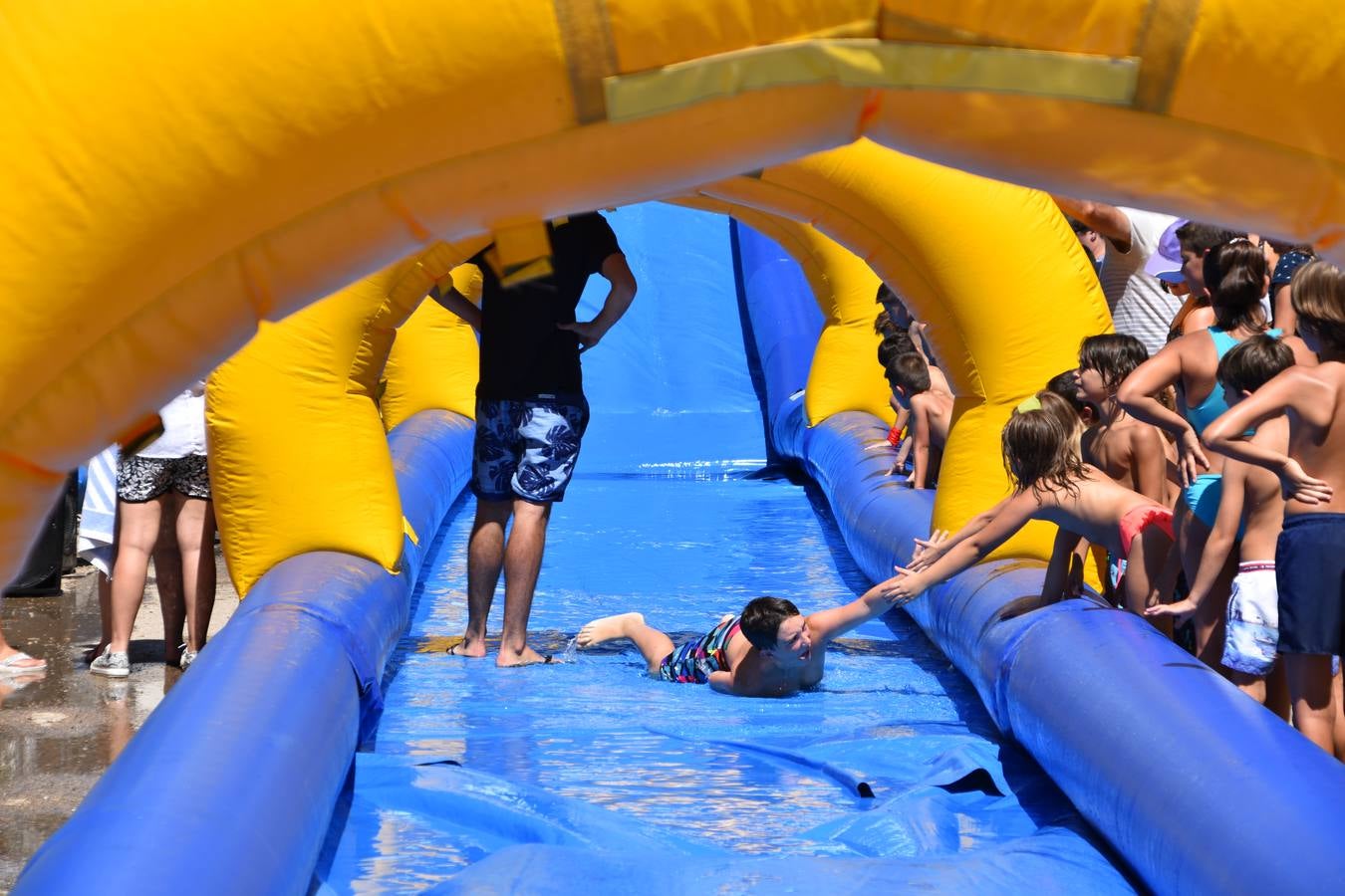 Fotos: Concurso de ranchos y tobogán de agua en las fiestas de Alcanadre