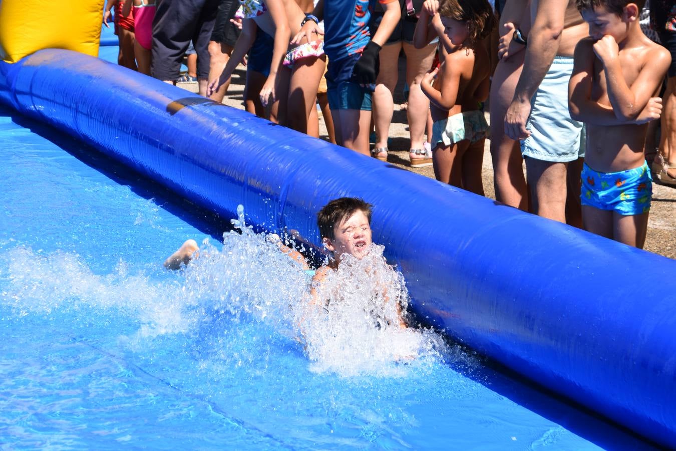 Fotos: Concurso de ranchos y tobogán de agua en las fiestas de Alcanadre