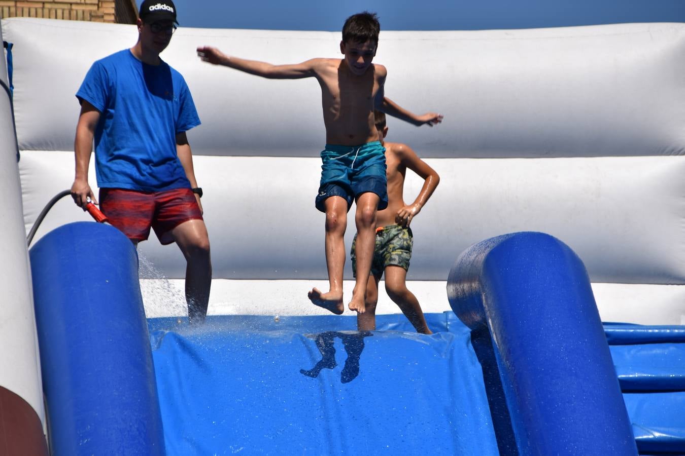 Fotos: Concurso de ranchos y tobogán de agua en las fiestas de Alcanadre