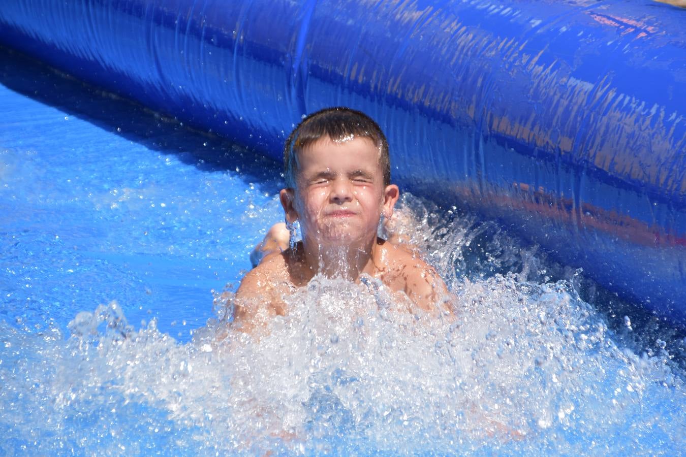 Fotos: Concurso de ranchos y tobogán de agua en las fiestas de Alcanadre