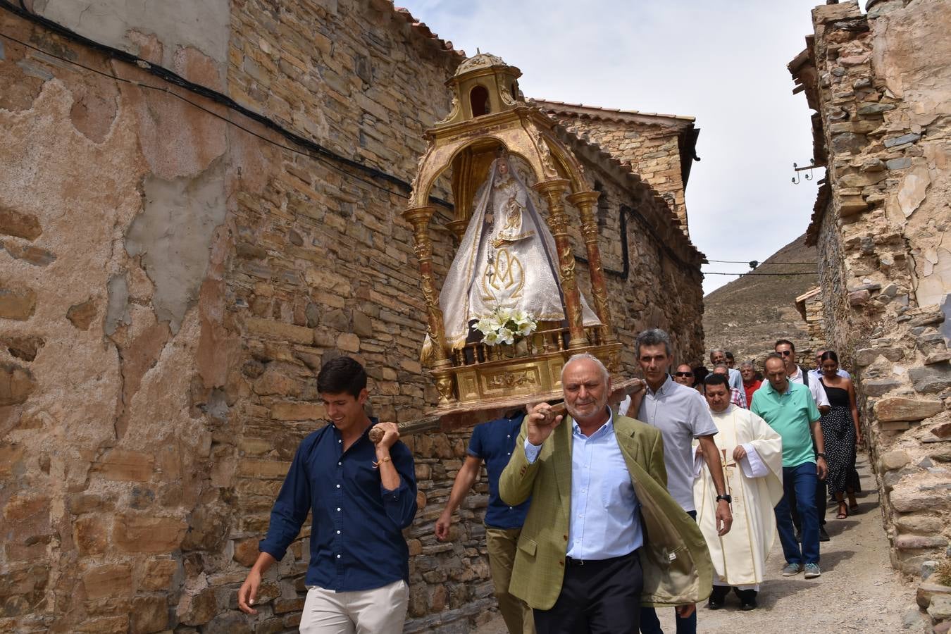 Fotos: Día grande de las fiestas de Navajún en honor a la Virgen de Atisca