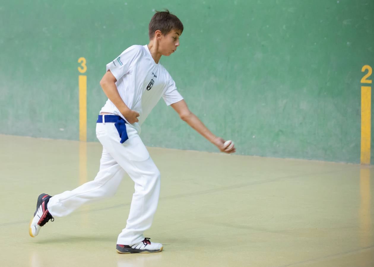 Fotos: La pelota llena el frontón de Uruñuela