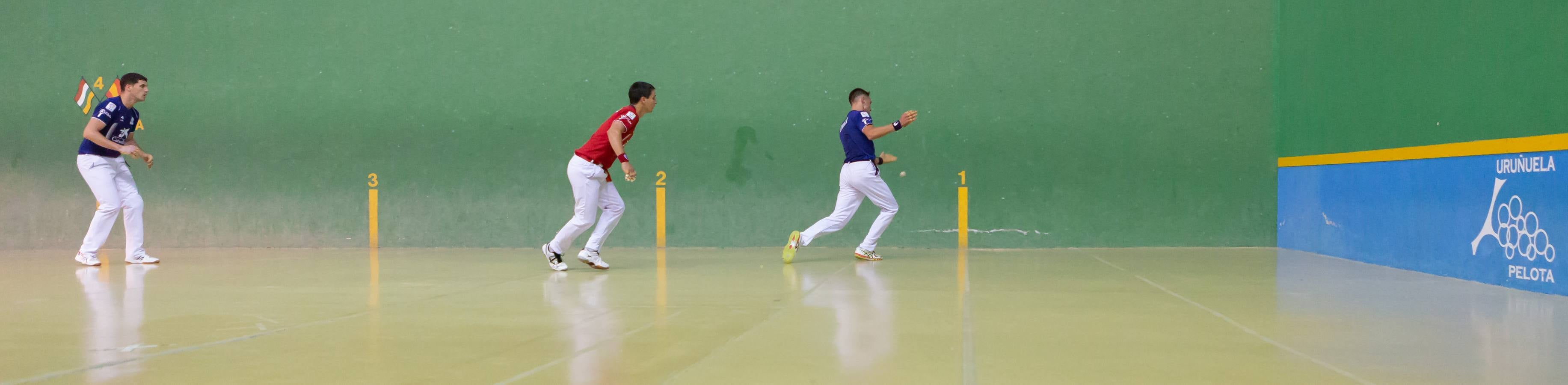 Fotos: La pelota llena el frontón de Uruñuela