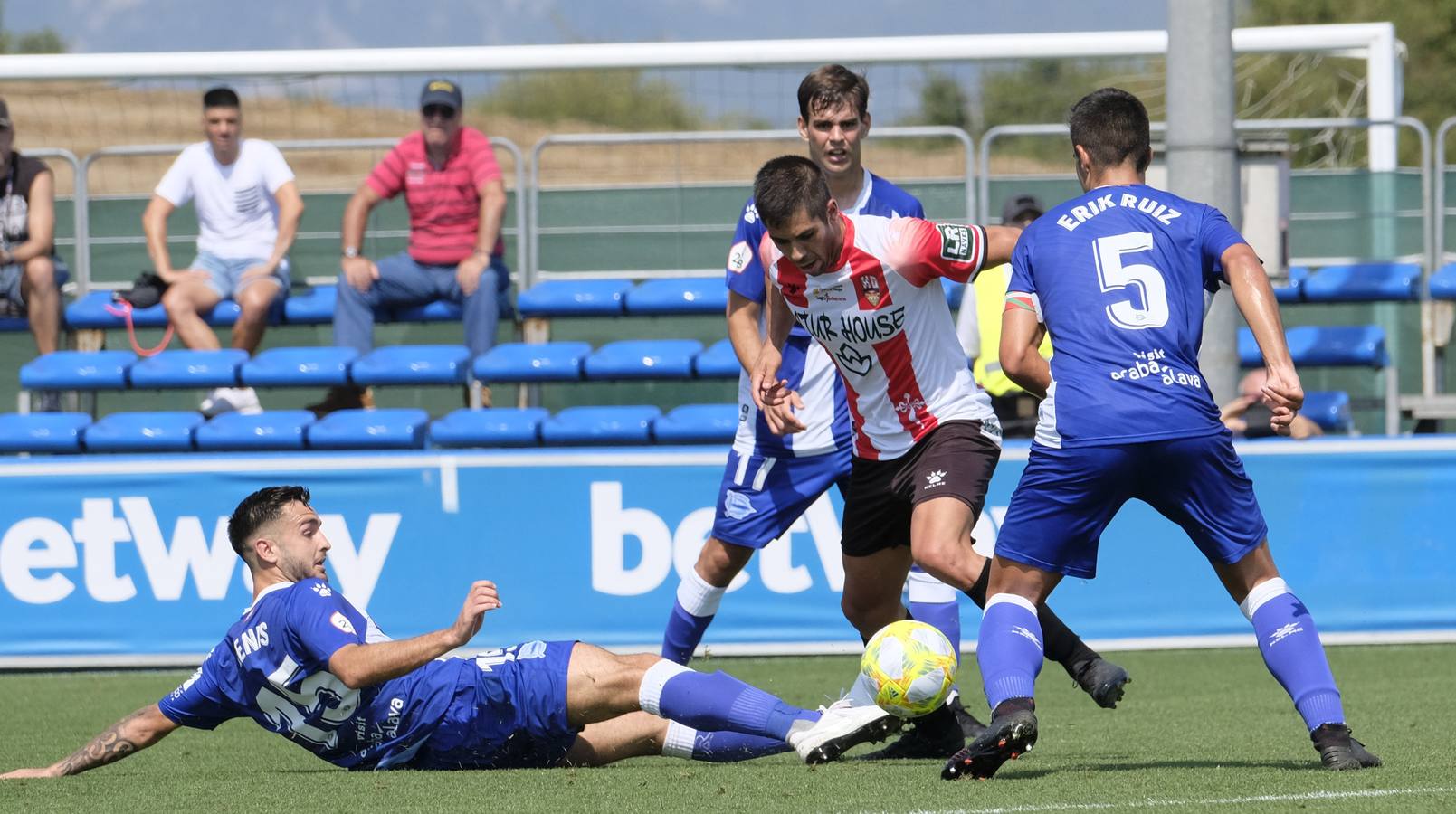 Fotos: El encuentro Alavés-UDL al que no ha faltado la afición riojana