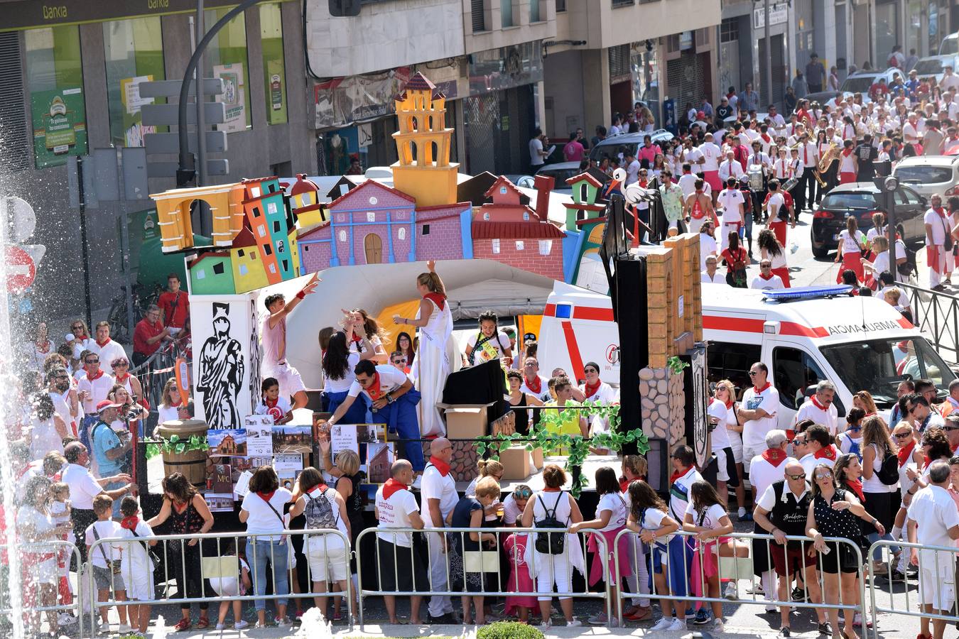 Fotos: Desfile de carrozas en las fiestas de Calahorra