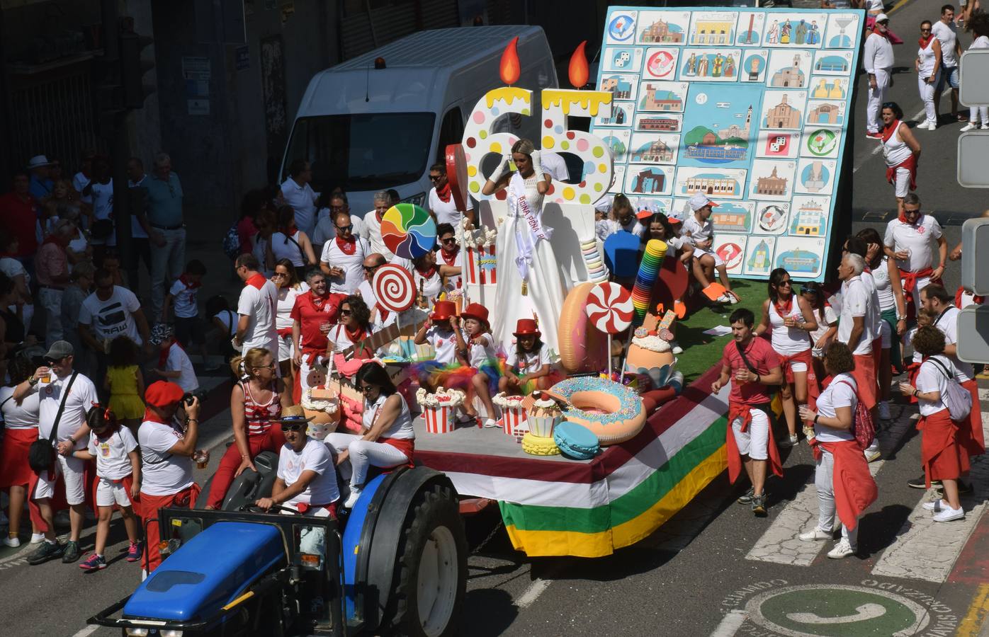 Fotos: Desfile de carrozas en las fiestas de Calahorra