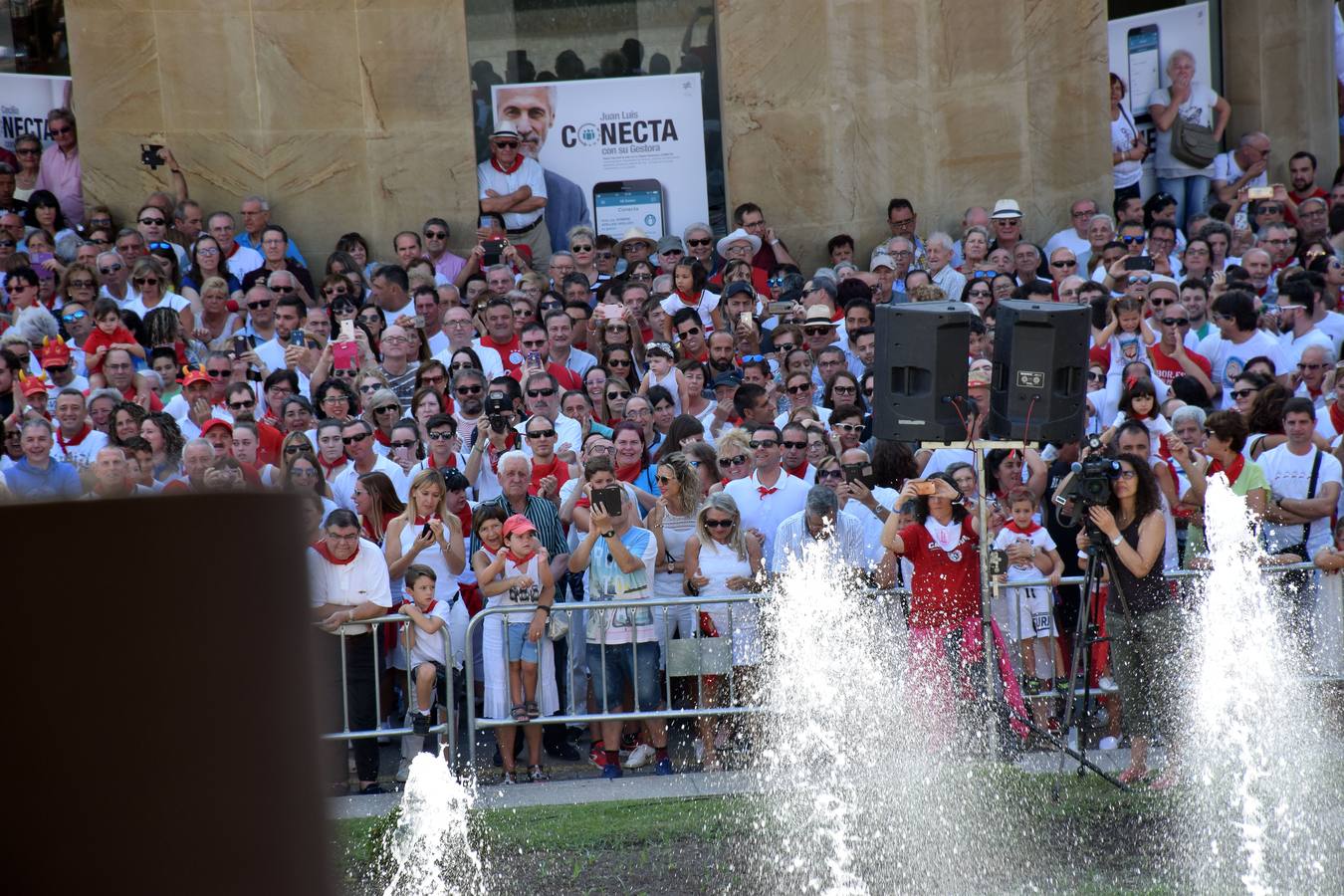 Fotos: La puesta del pañuelo a Quintiliano en las fiestas de Calahorra