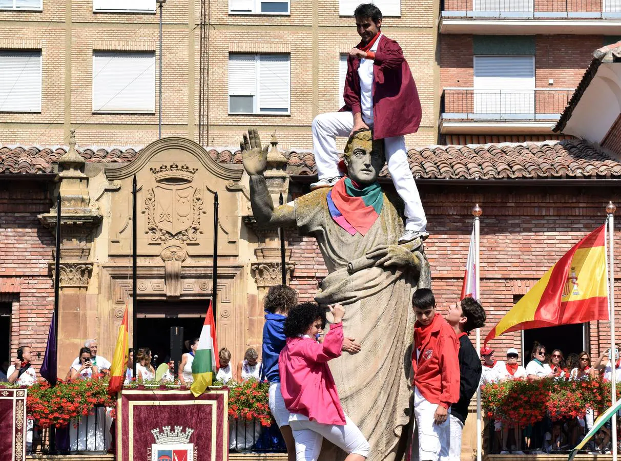 Fotos: La puesta del pañuelo a Quintiliano en las fiestas de Calahorra