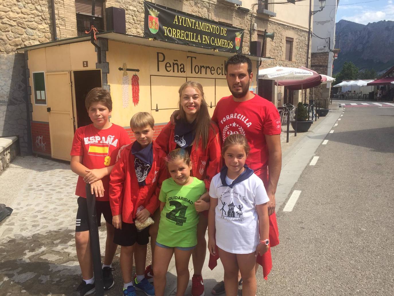 Una de la cuadrillas con integrantes de todas las edades. 