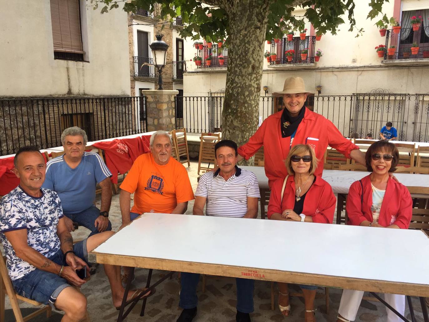 Una de la cuadrillas con integrantes de todas las edades. 