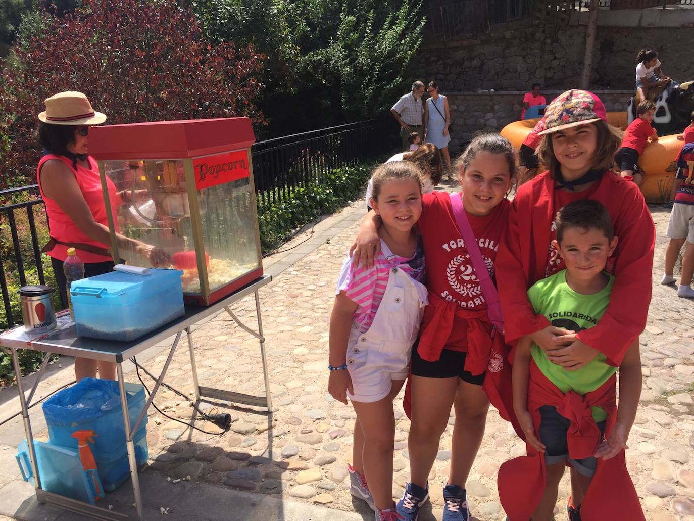 Una de la cuadrillas con integrantes de todas las edades. 