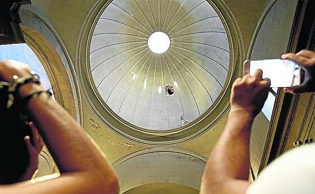 Agujero de la cúpula tras el accidente del lunes.