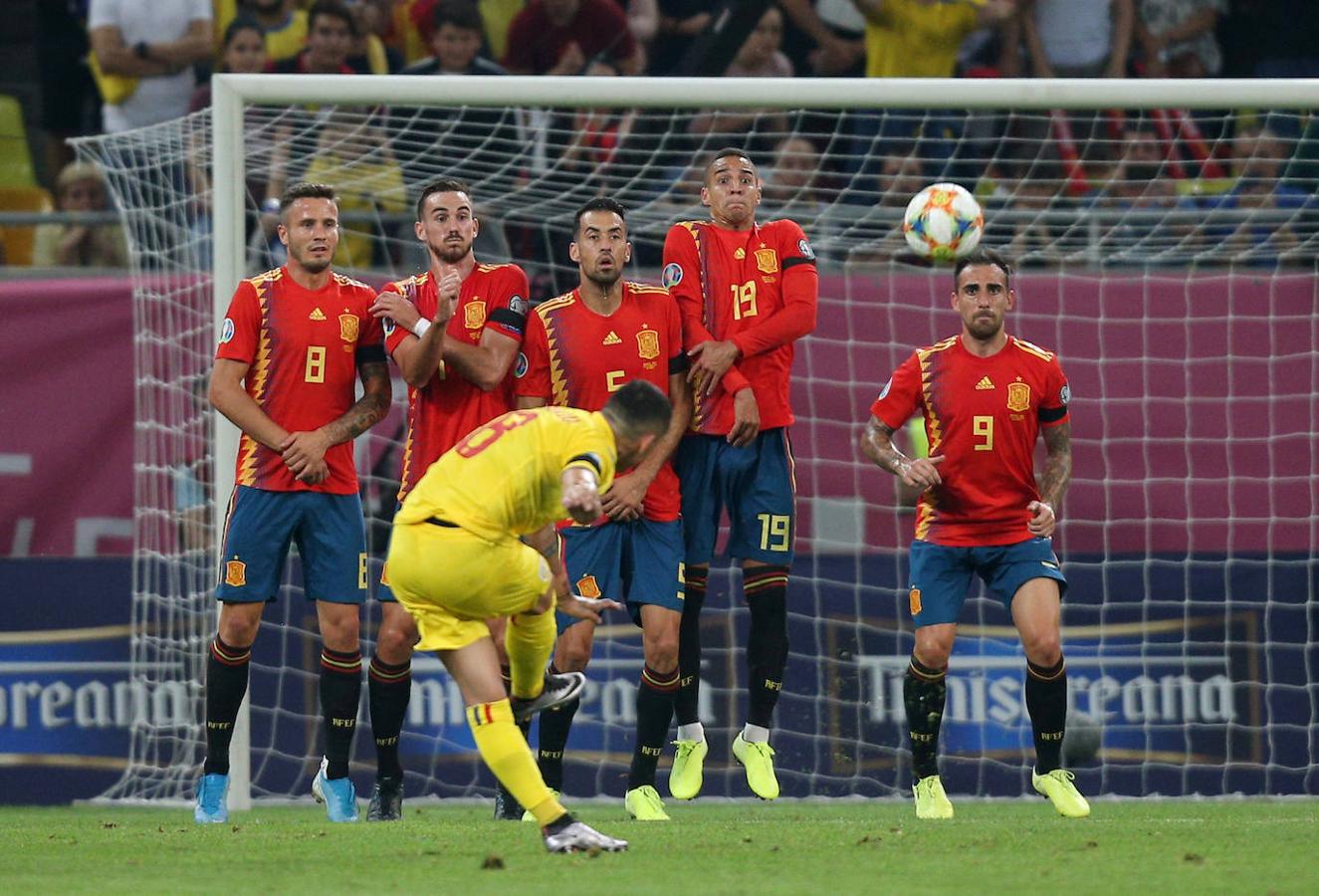 España, en el debut oficial de Robert Moreno como seleccionador nacional tras la renuncia de Luis Enrique, buscó el primer triunfo de su historia en suelo rumano