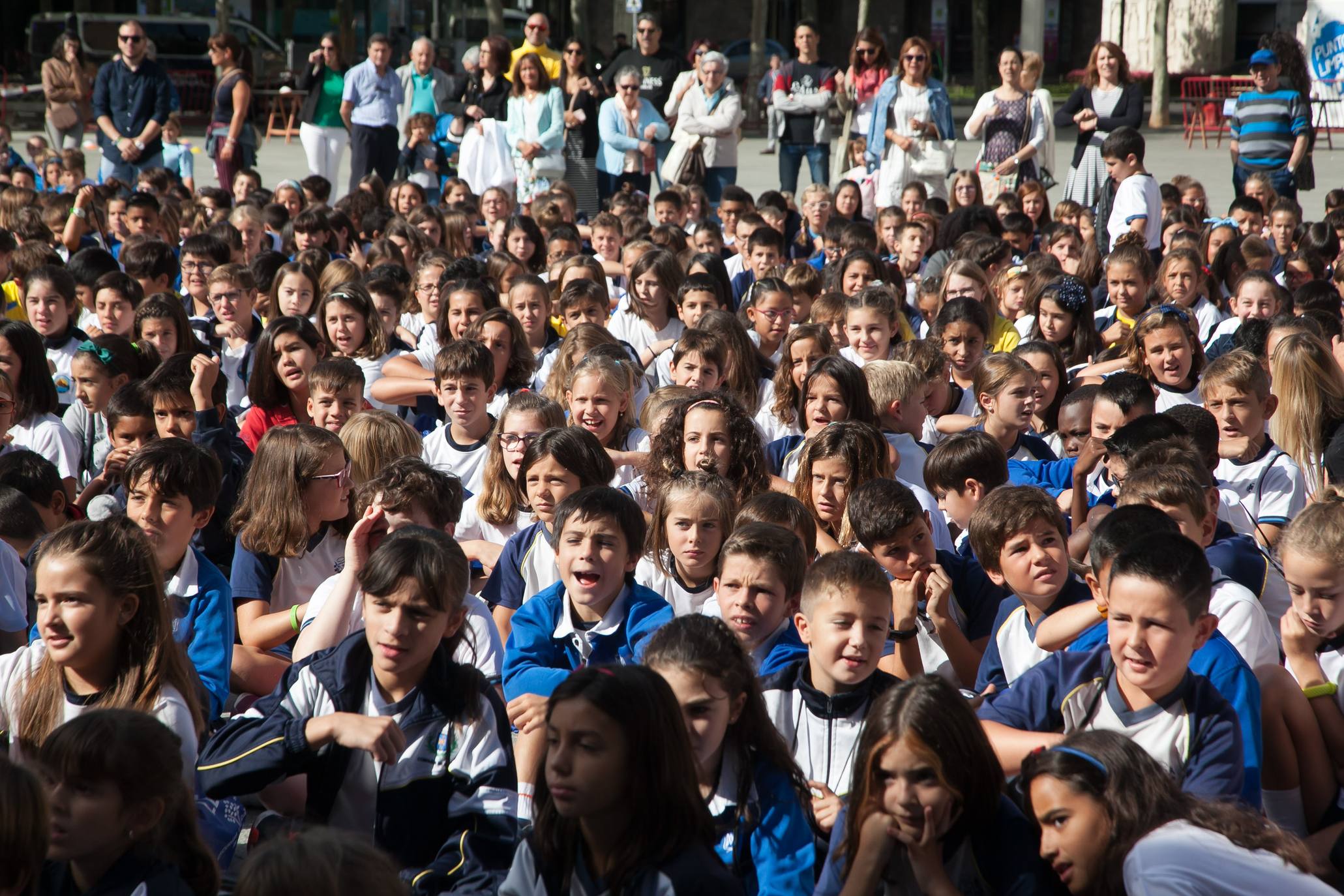 Fotos: Acto de inicio de curso de las Escuelas Católicas en la Plaza del Ayuntamiento de Logroño