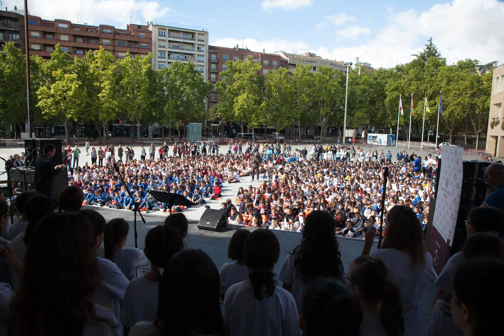 Fotos: Acto de inicio de curso de las Escuelas Católicas en la Plaza del Ayuntamiento de Logroño