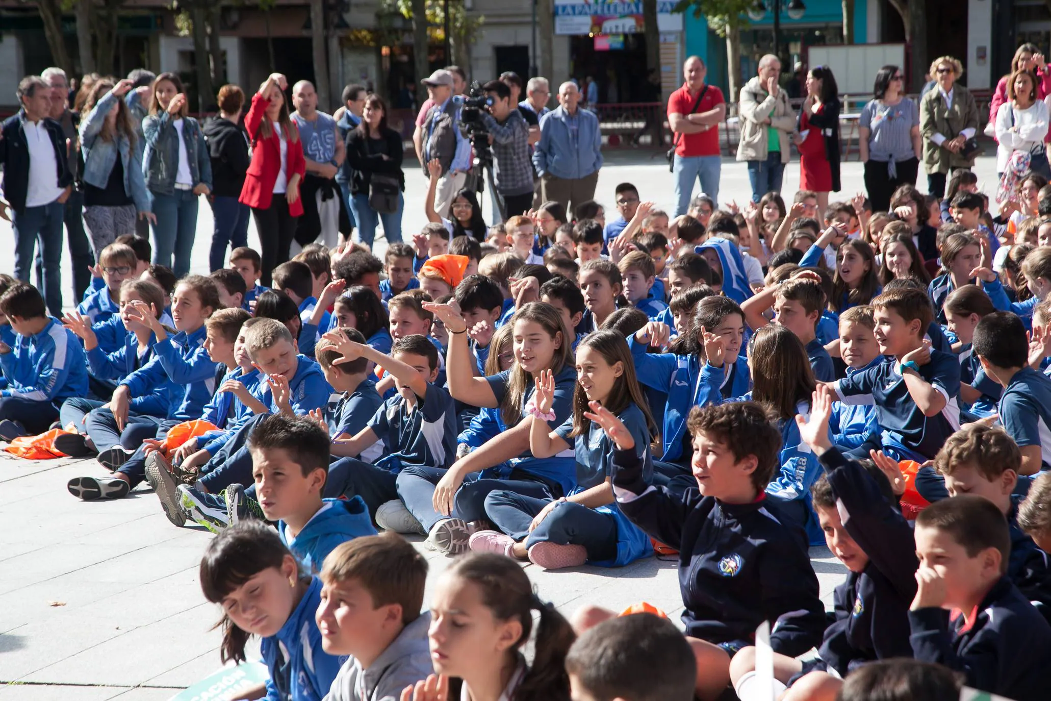 Fotos: Acto de inicio de curso de las Escuelas Católicas en la Plaza del Ayuntamiento de Logroño