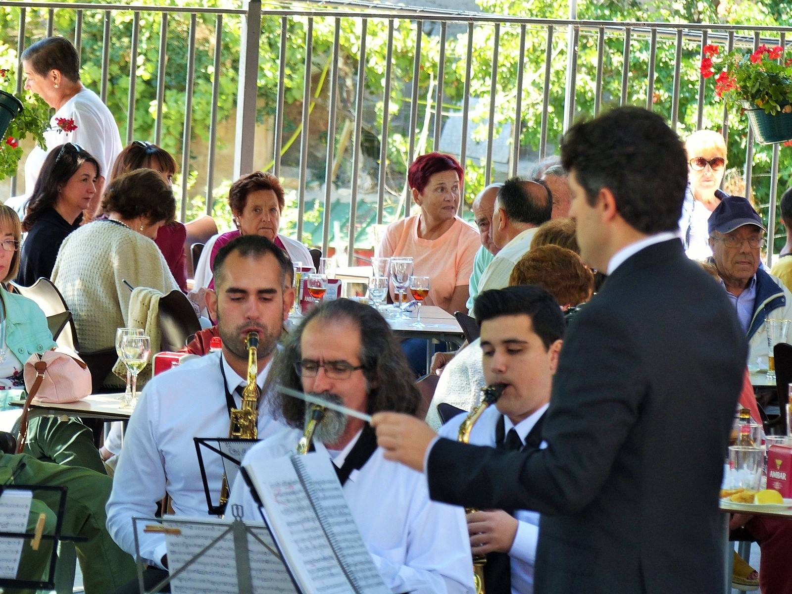 Fotos: Torrecilla honra a la Virgen de Tómalos