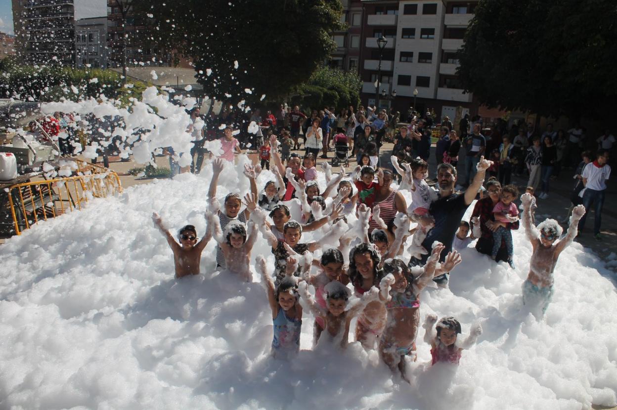  Fiesta de la espuma.Un clásico de las fiestas.