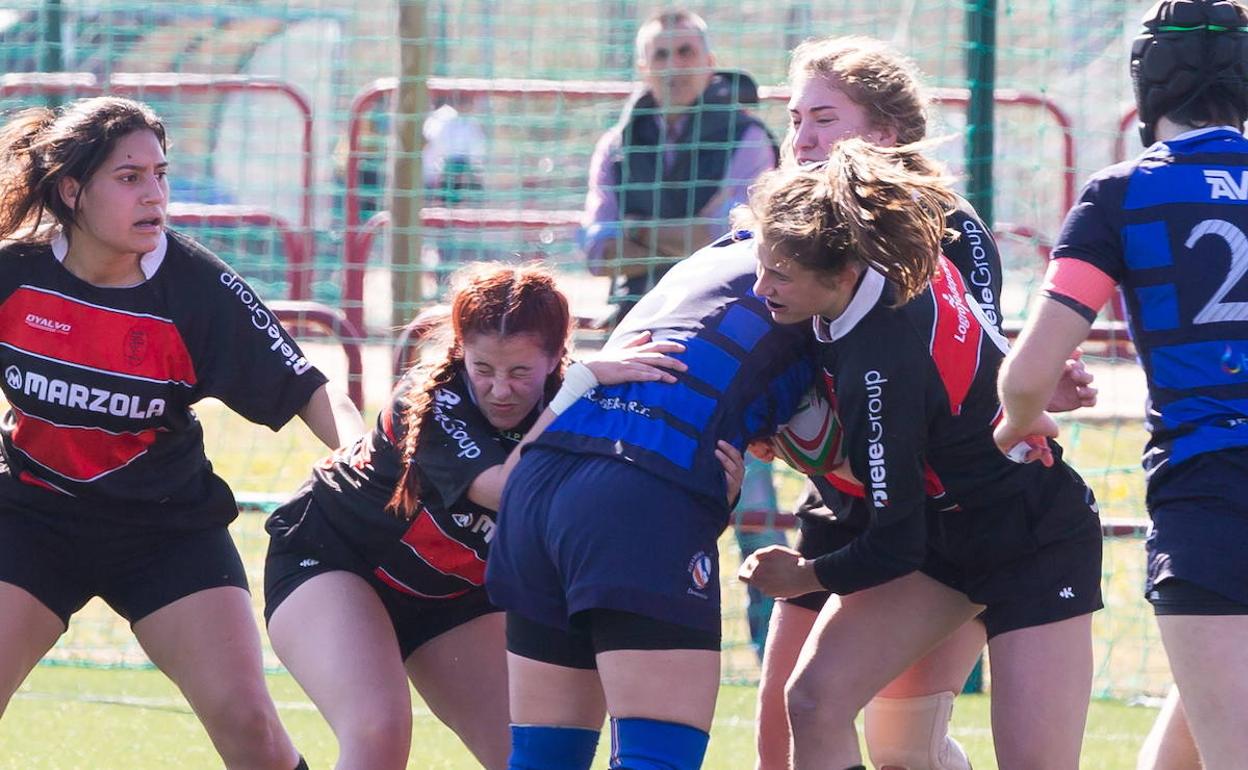 Partido de rugby femenino.