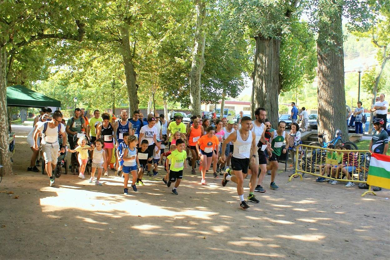 Salida de los participantes en la subida al castillo de Nájera del pasado año