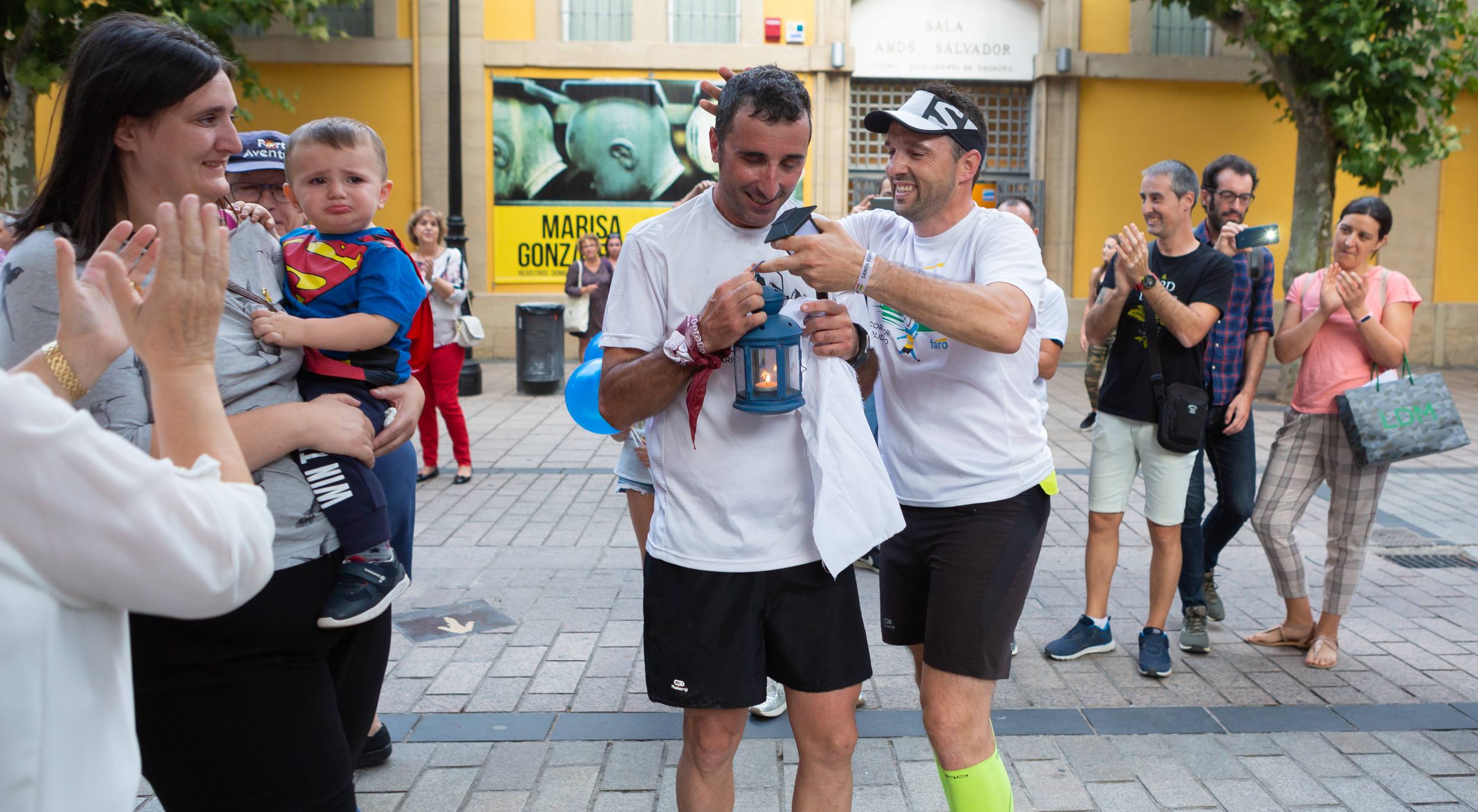 Fotos: Así ha sido la llegada del Corredor Solidario a Logroño