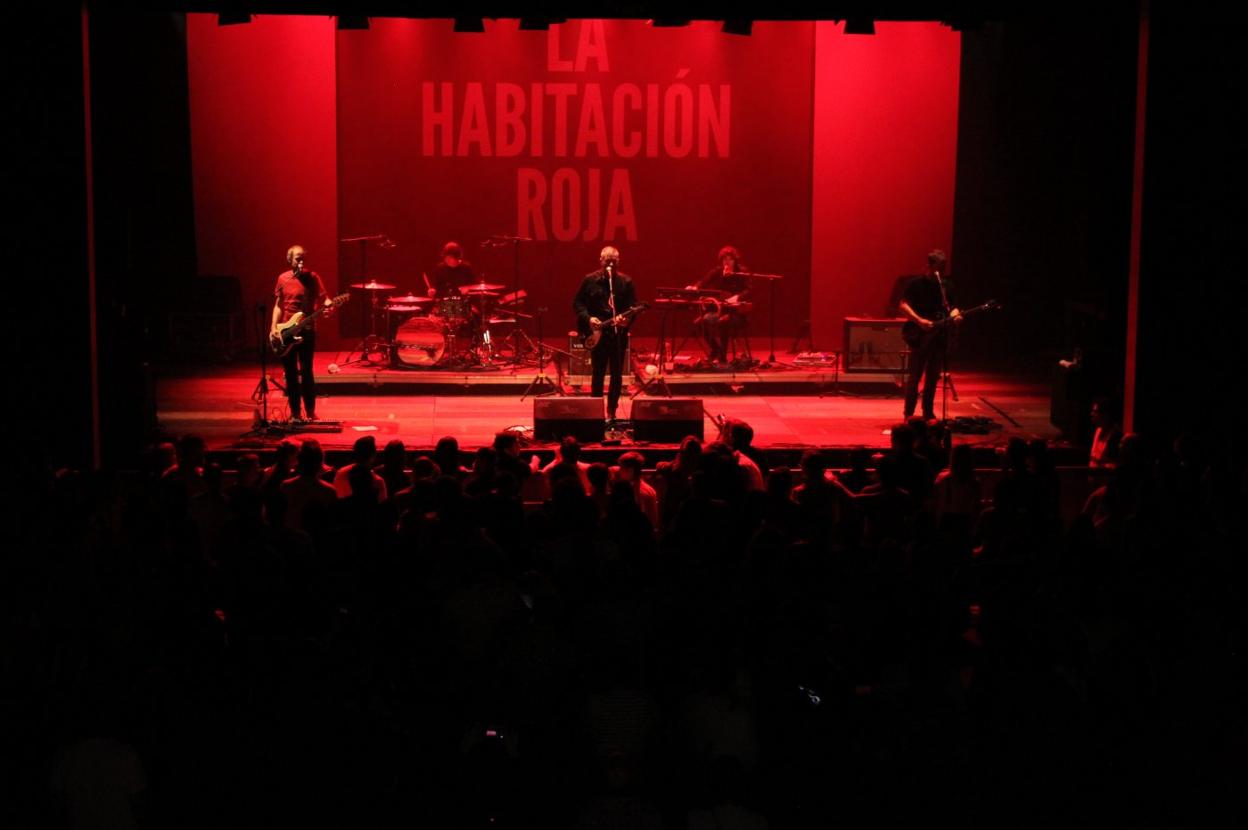 Los valencianos La Habitación Roja repetían en el Fárdelej arnedano, teniendo la mejor entrada en un Teatro Cervantes transformado en sala de conciertos. 