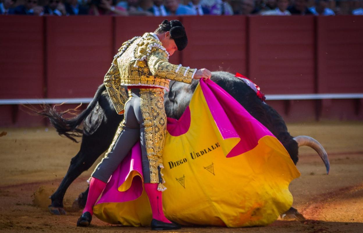 Diego Urdiales, a la verónica en La Maestranza de Sevilla