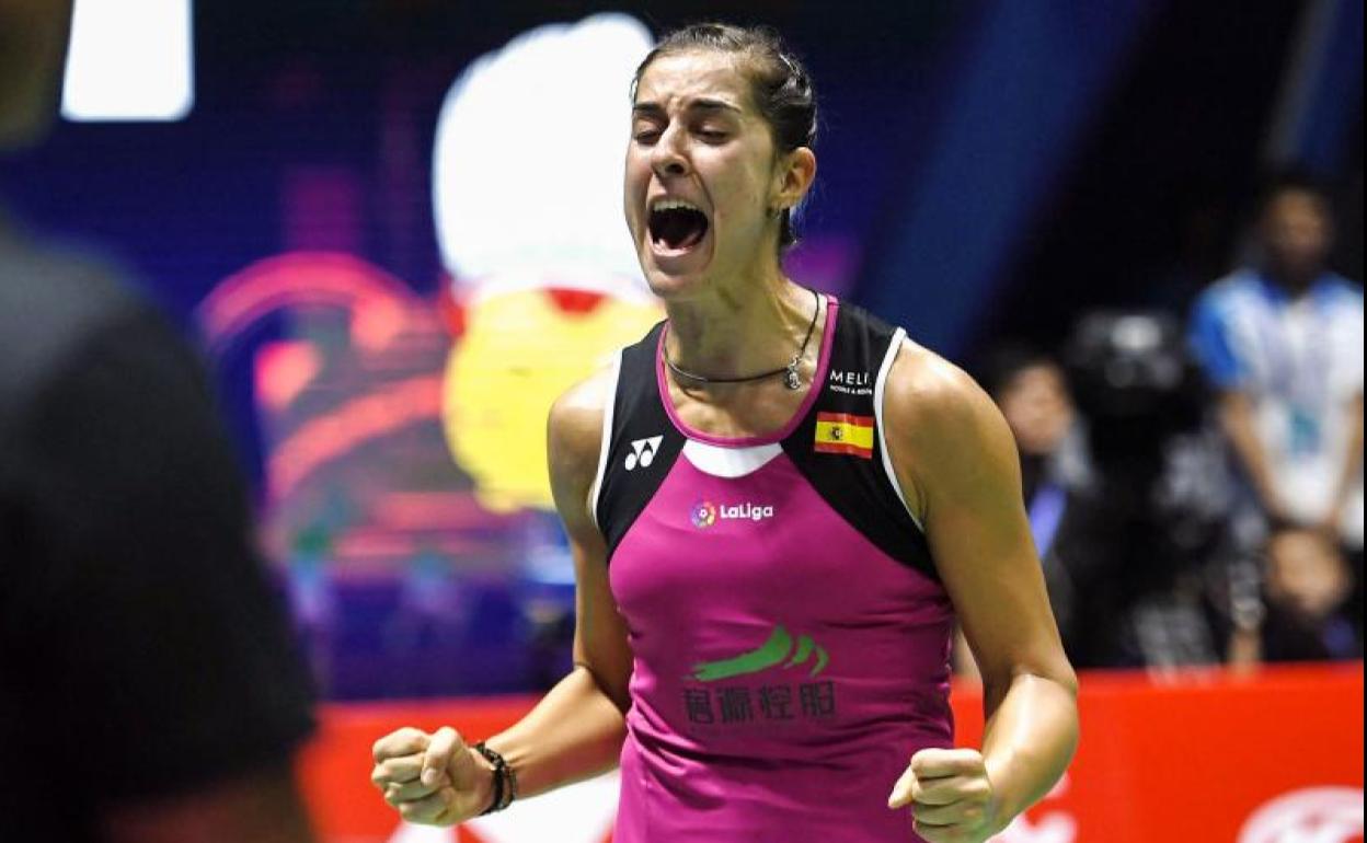 Carolina Marín celebra su victoria en la final del Abierto de China.