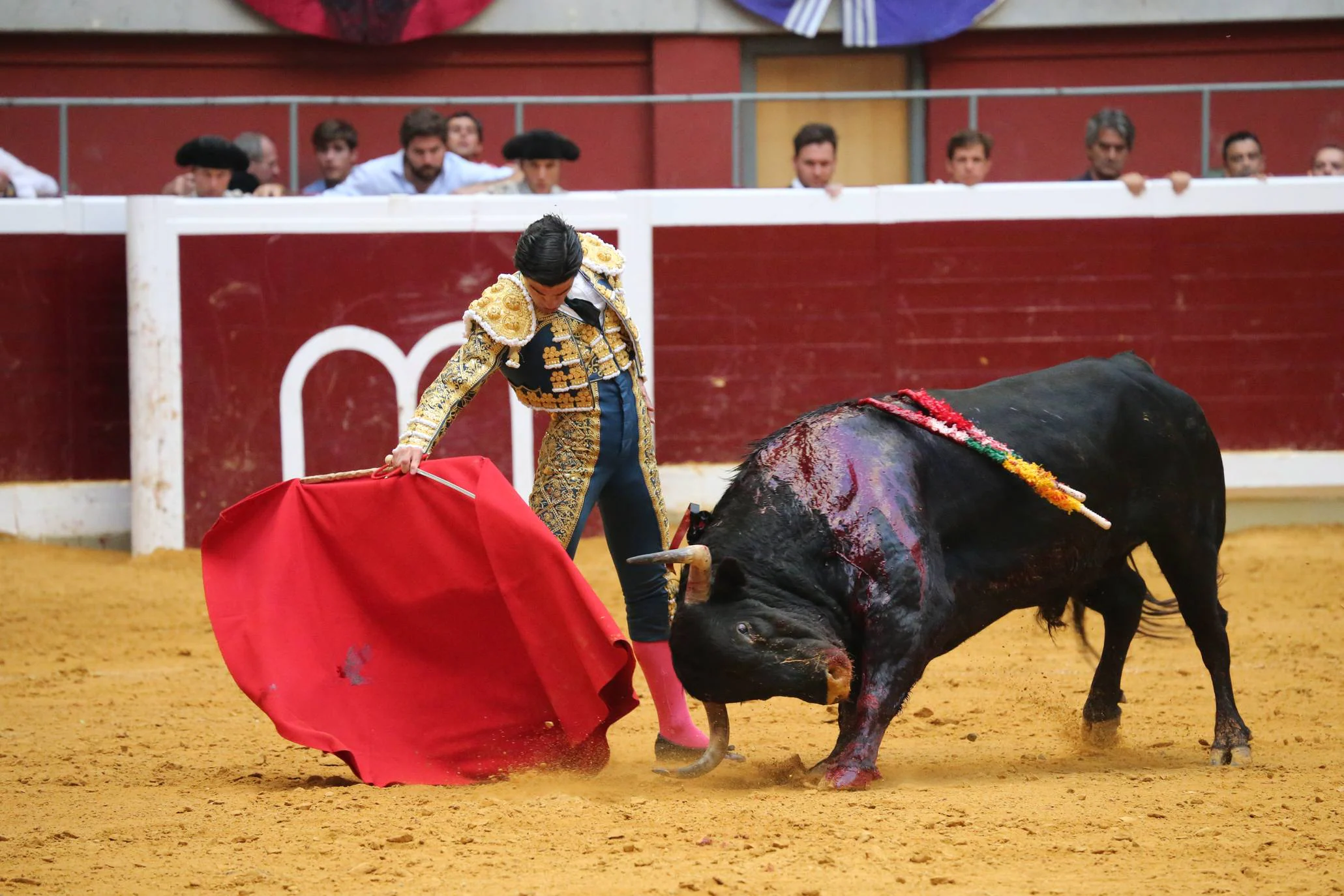 Urdiales y Aguado abren la puerta grande de La Ribera