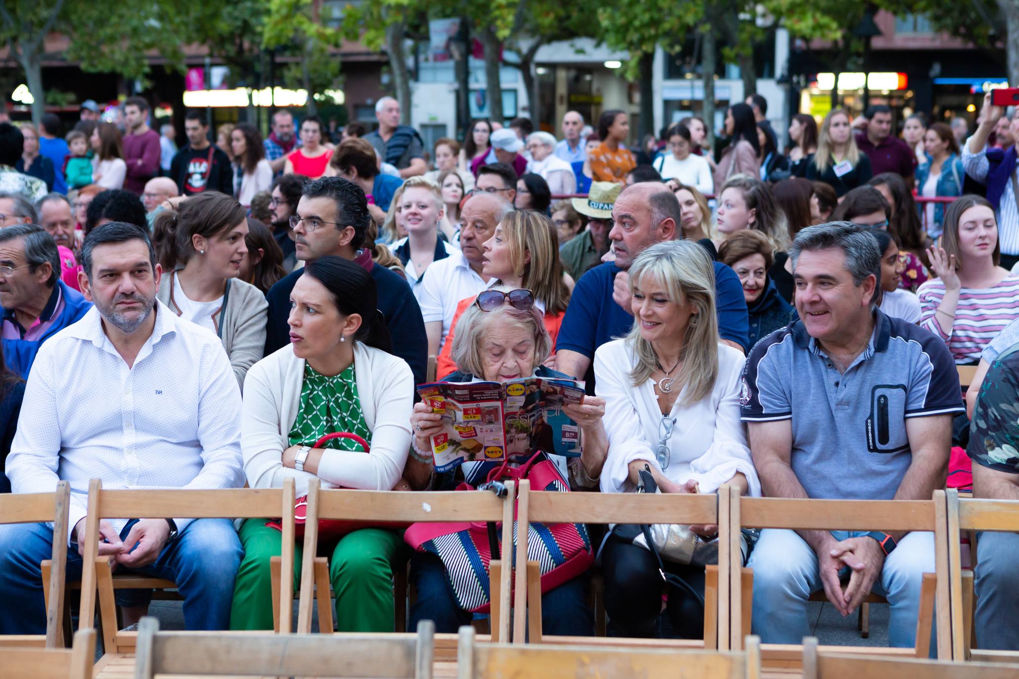 Los Voluntarios de Logroño fueron protagonistas de la edición de este año del pisado popular de uvas.