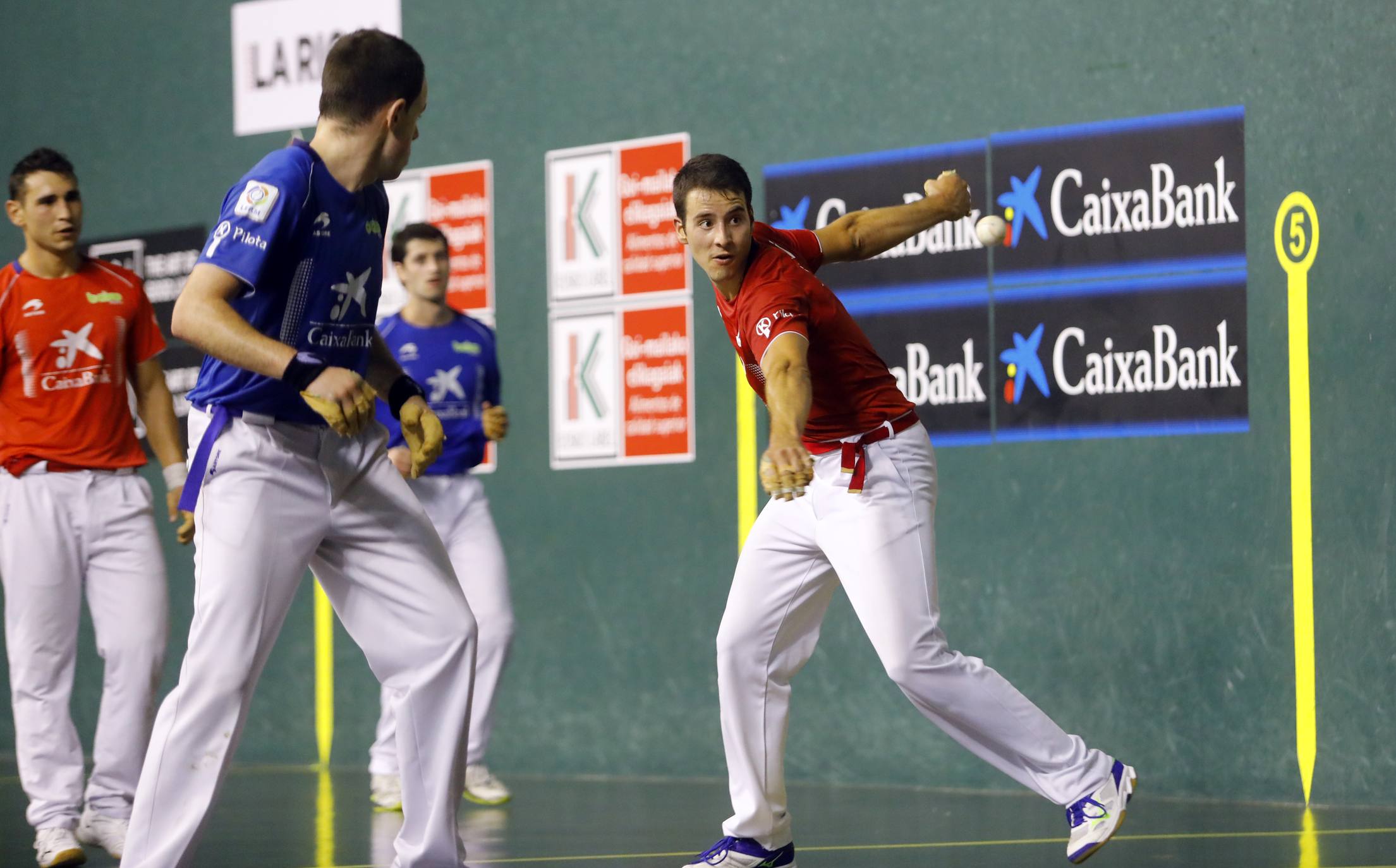 Victoria de Salaverri y Artola en la feria matea de pelota