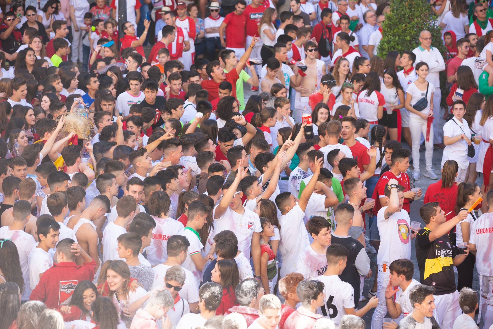 Arnedo dispara la bomba para dar comienzo a sus fiestas (I)