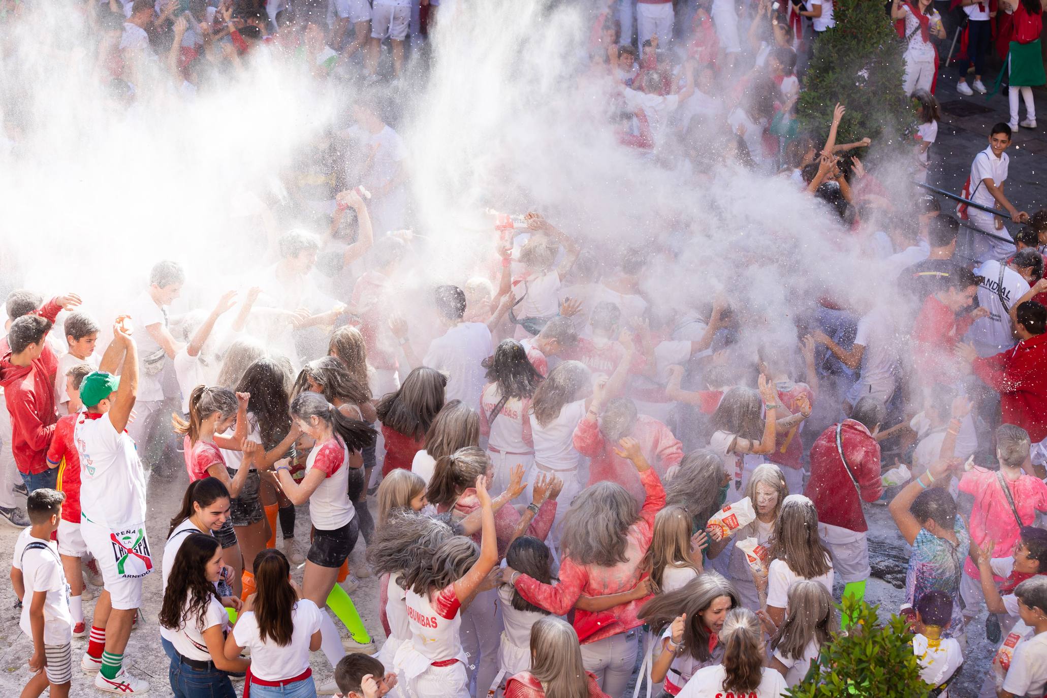 Arnedo dispara la bomba para dar comienzo a sus fiestas (I)