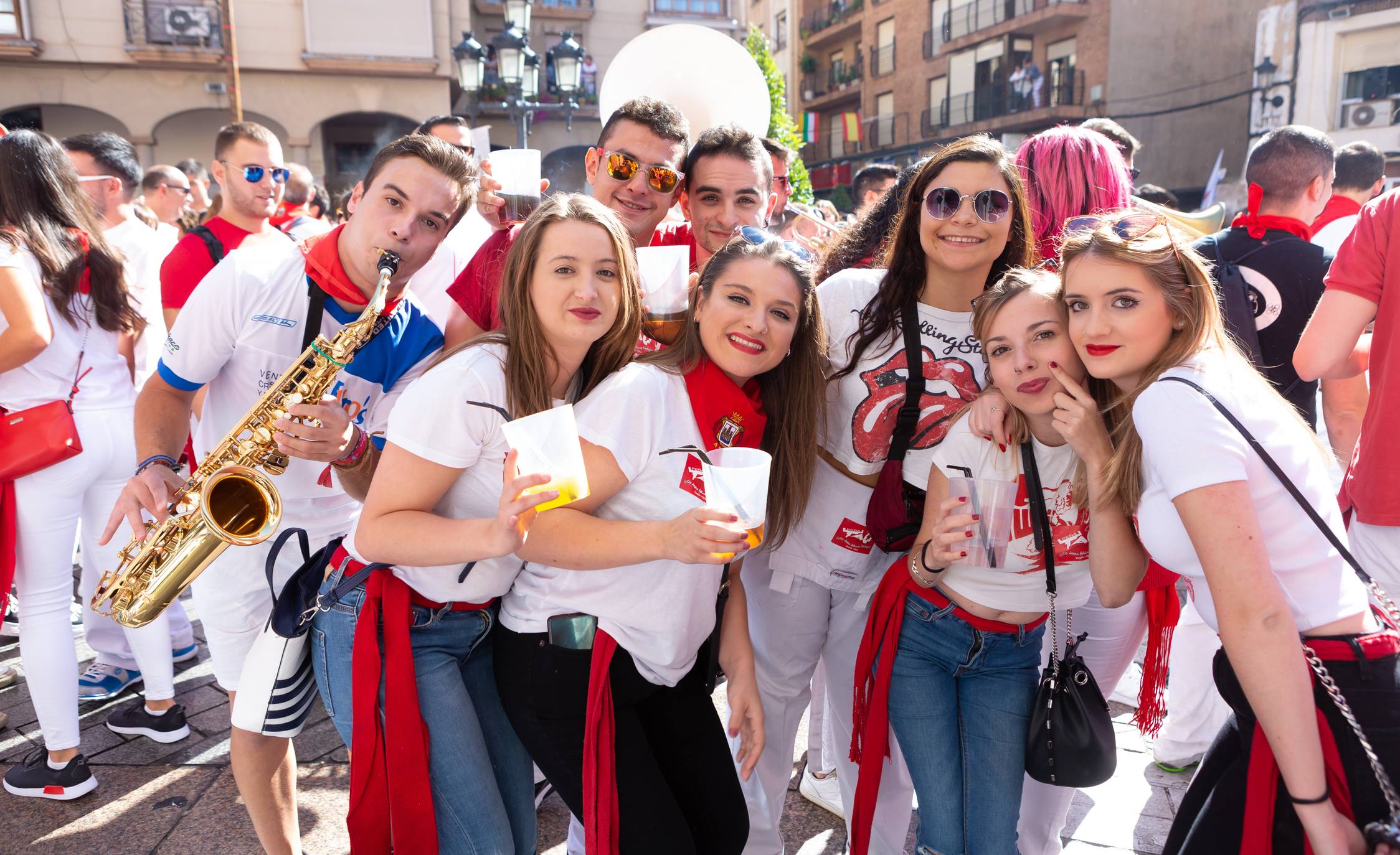 Arnedo dispara la bomba para dar comienzo a sus fiestas (I)