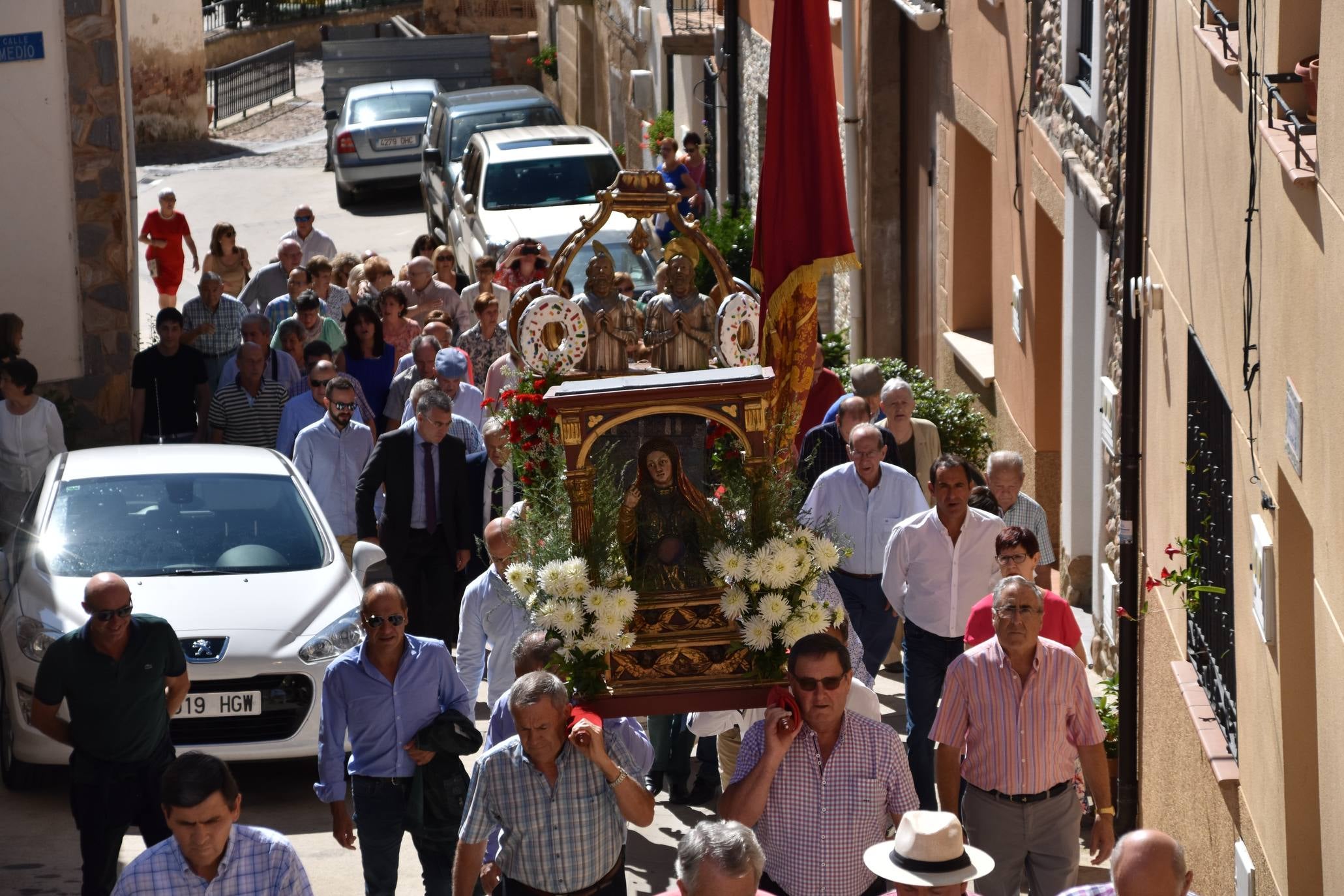 La procesión se ha llevado a cabo este viernes en La Villa de Ocón. 