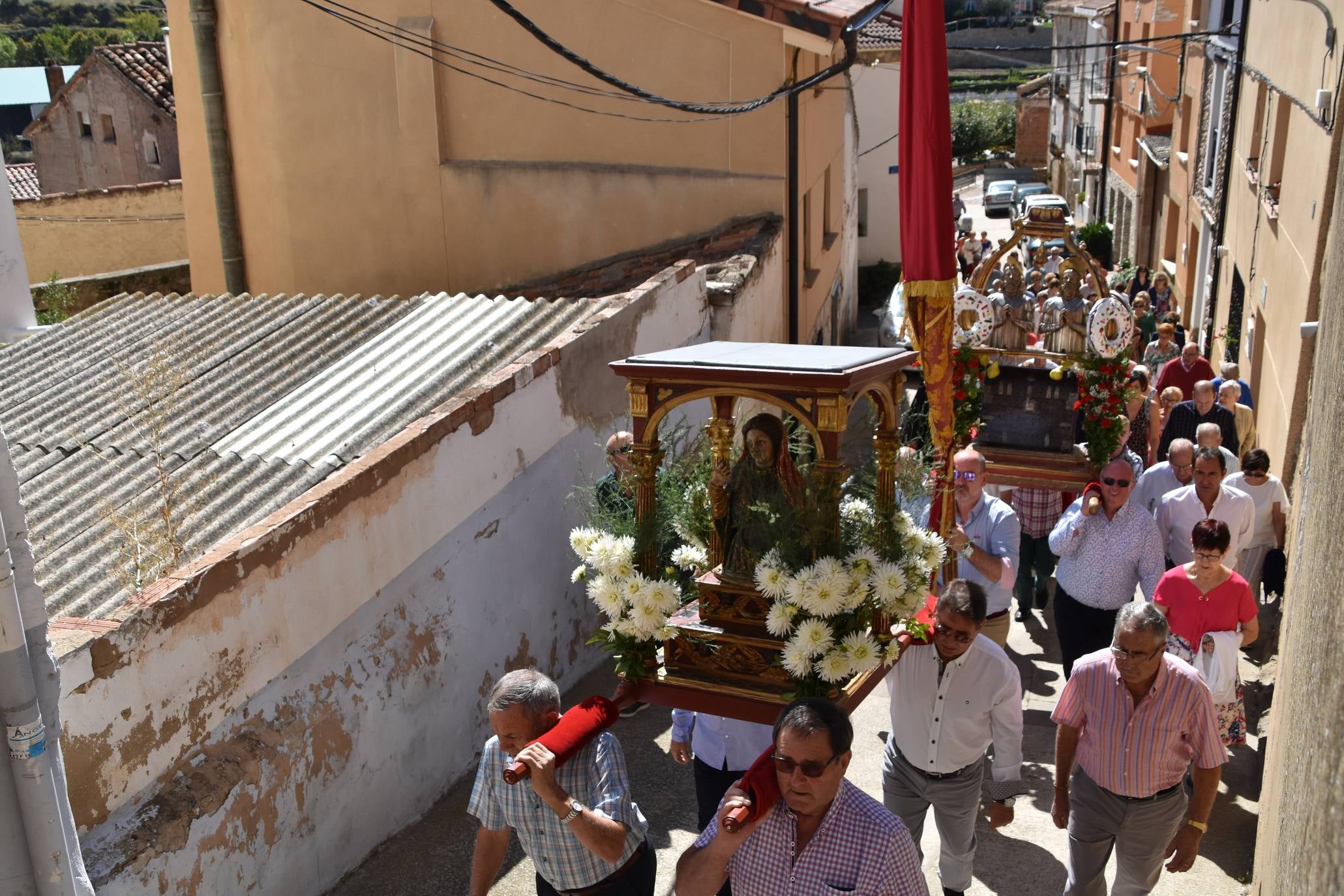 La procesión se ha llevado a cabo este viernes en La Villa de Ocón. 