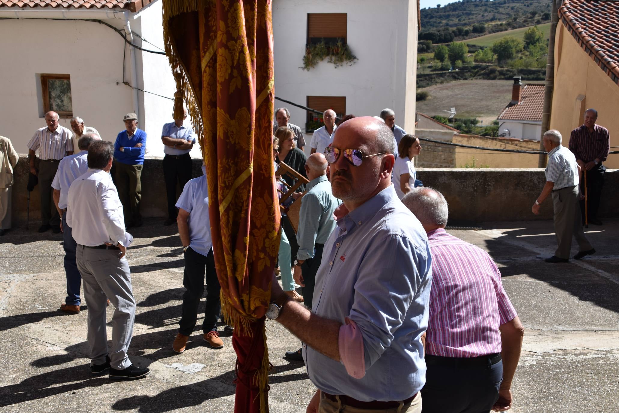 La procesión se ha llevado a cabo este viernes en La Villa de Ocón. 