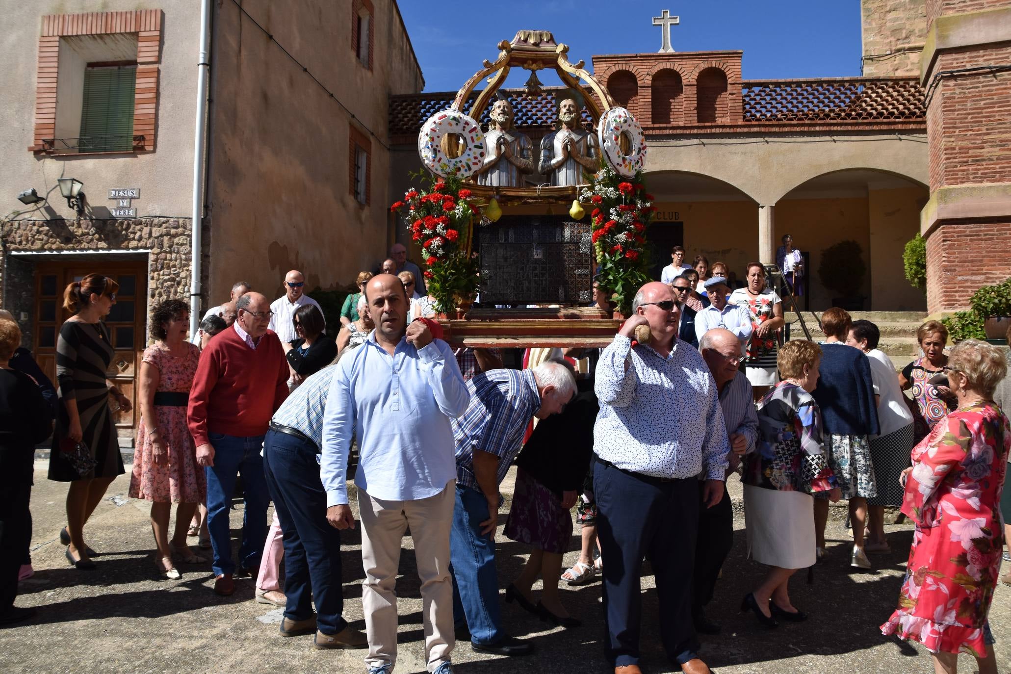 La procesión se ha llevado a cabo este viernes en La Villa de Ocón. 