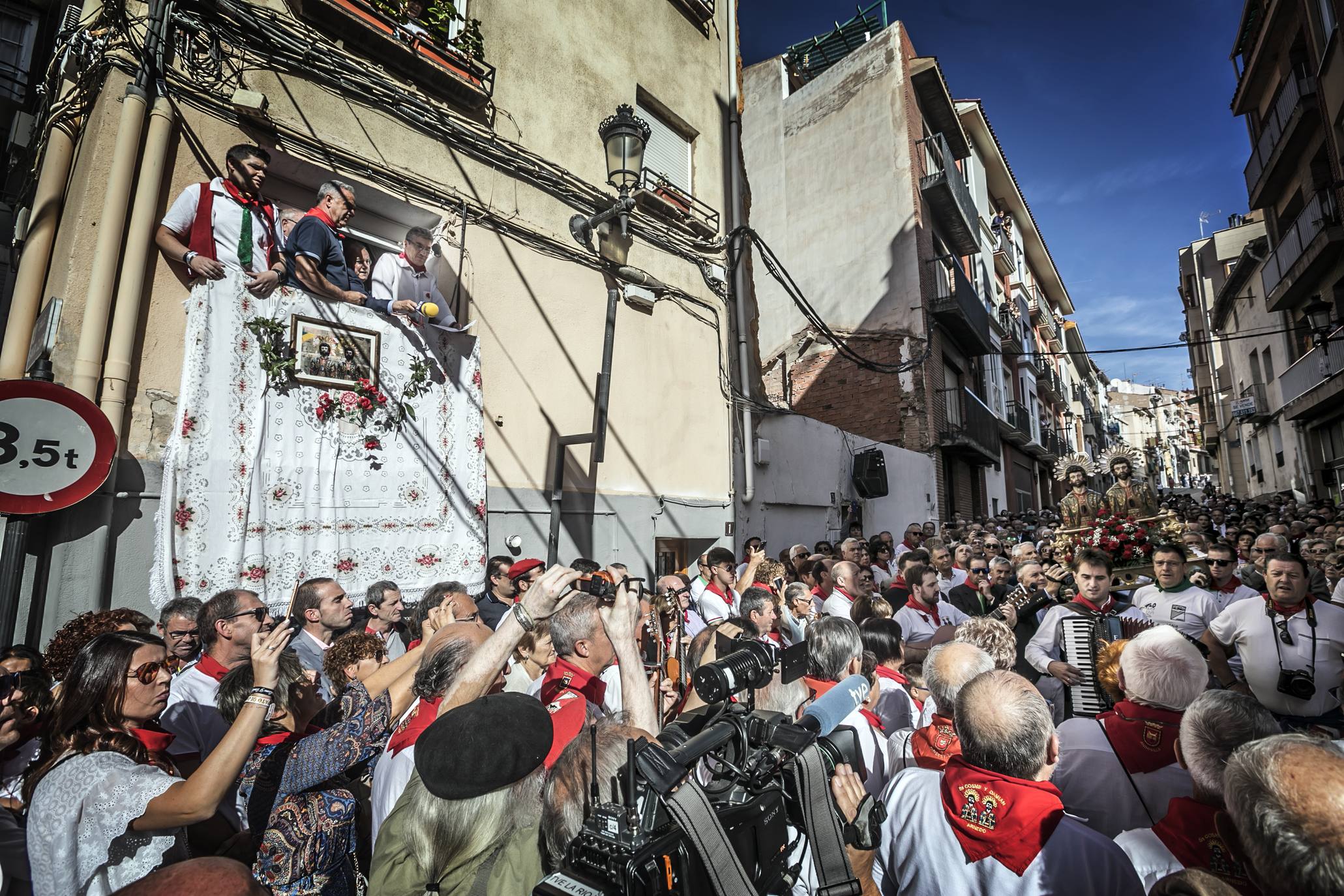 Arnedo disfruta con una nueva representación del robo de los santos en sus fiestas