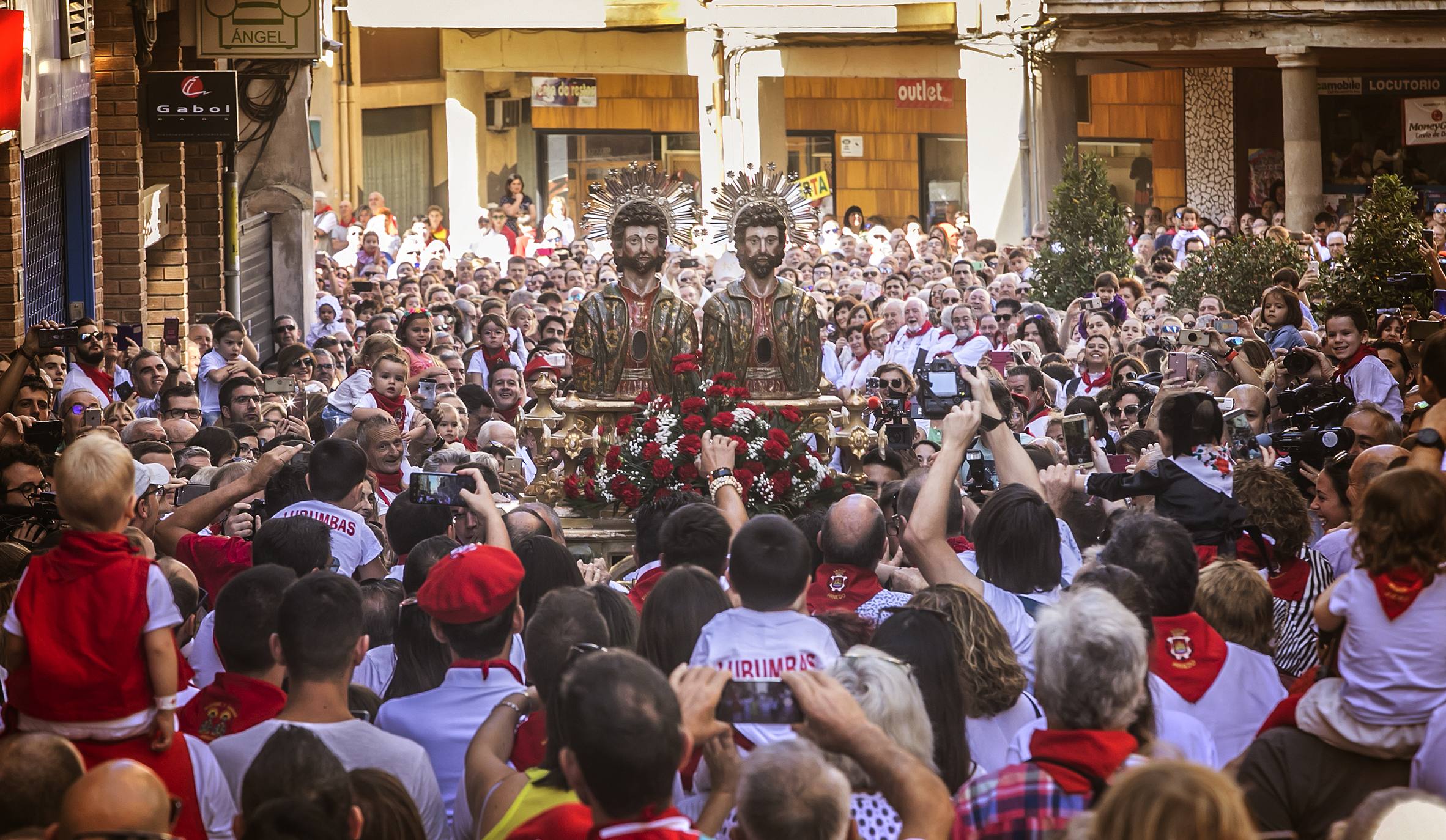 Arnedo disfruta con una nueva representación del robo de los santos en sus fiestas