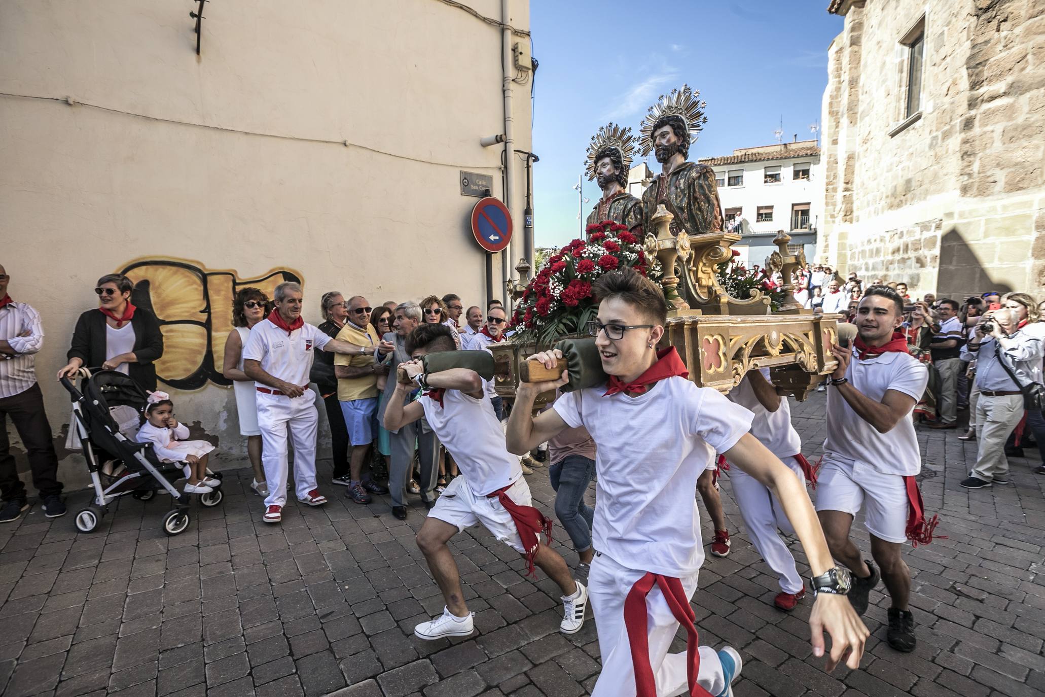 Arnedo disfruta con una nueva representación del robo de los santos en sus fiestas