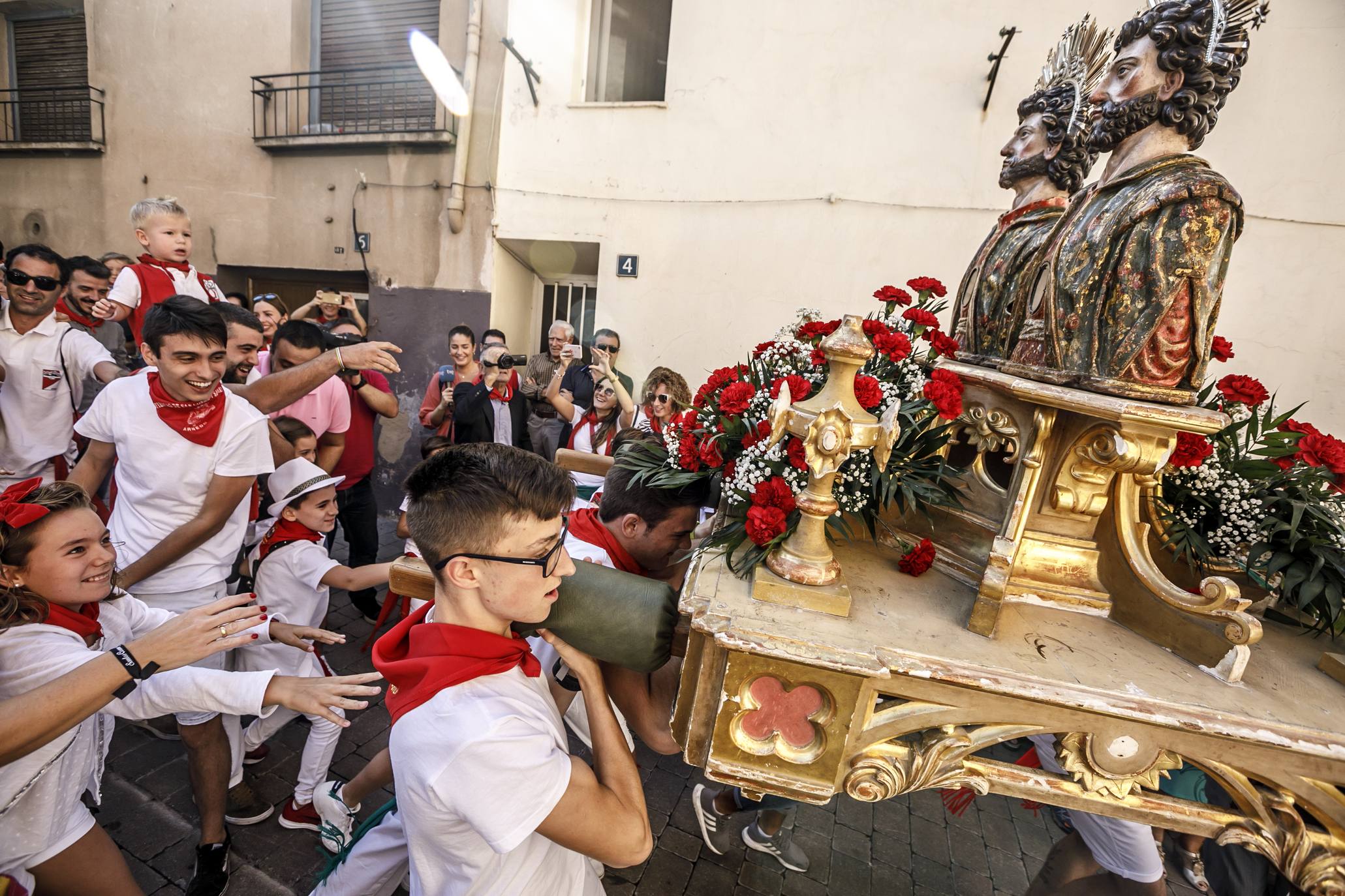 Arnedo disfruta con una nueva representación del robo de los santos en sus fiestas